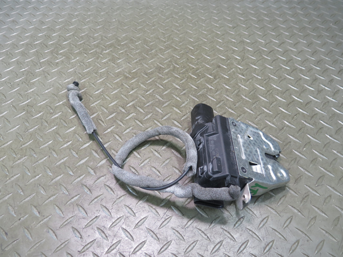 13-20 Mercedes R231 SL550 Rear Trunk Deck Lid Lock Latch Actuator 2317500085 OEM