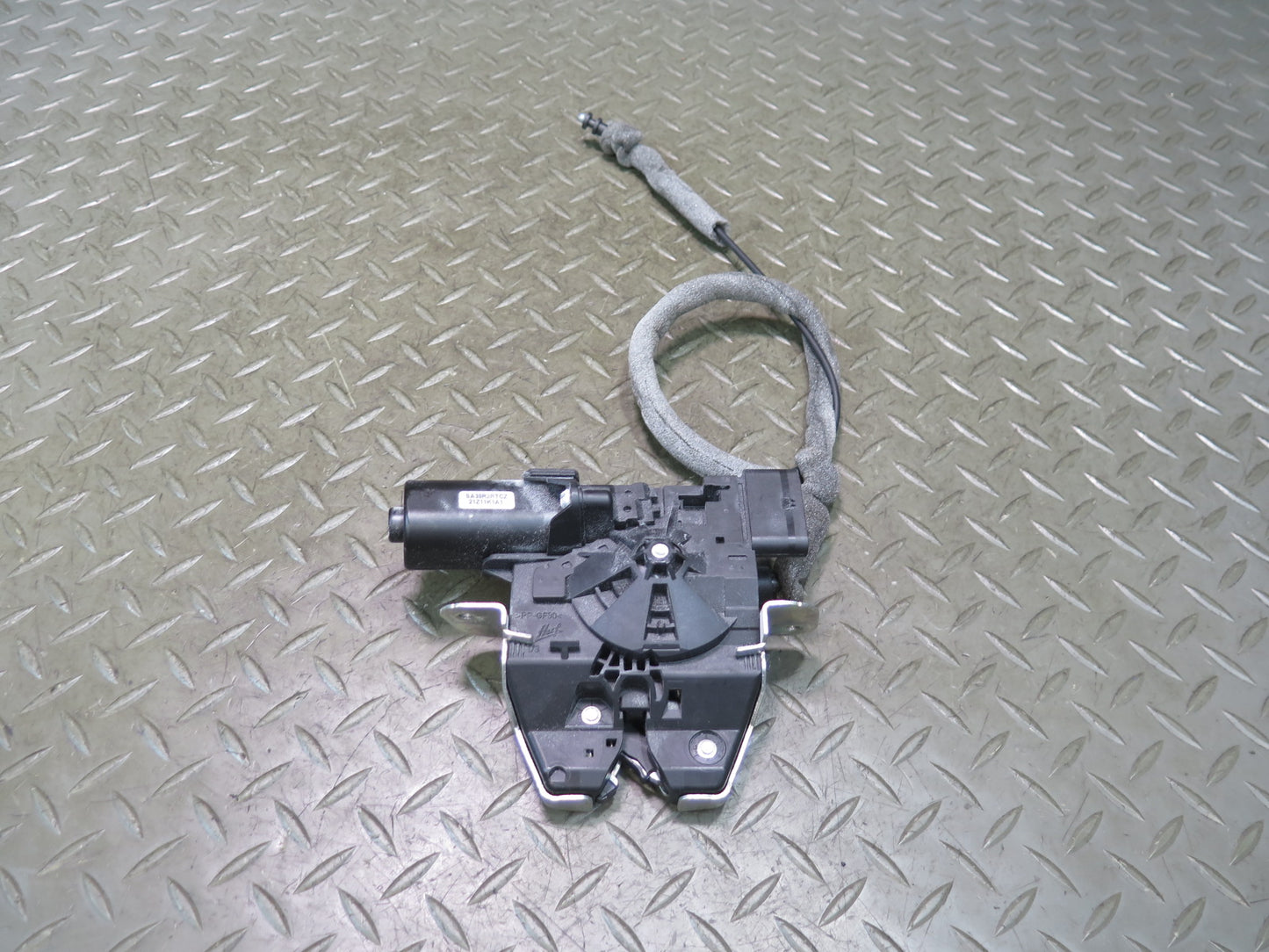 13-20 Mercedes R231 SL550 Rear Trunk Deck Lid Lock Latch Actuator 2317500085 OEM