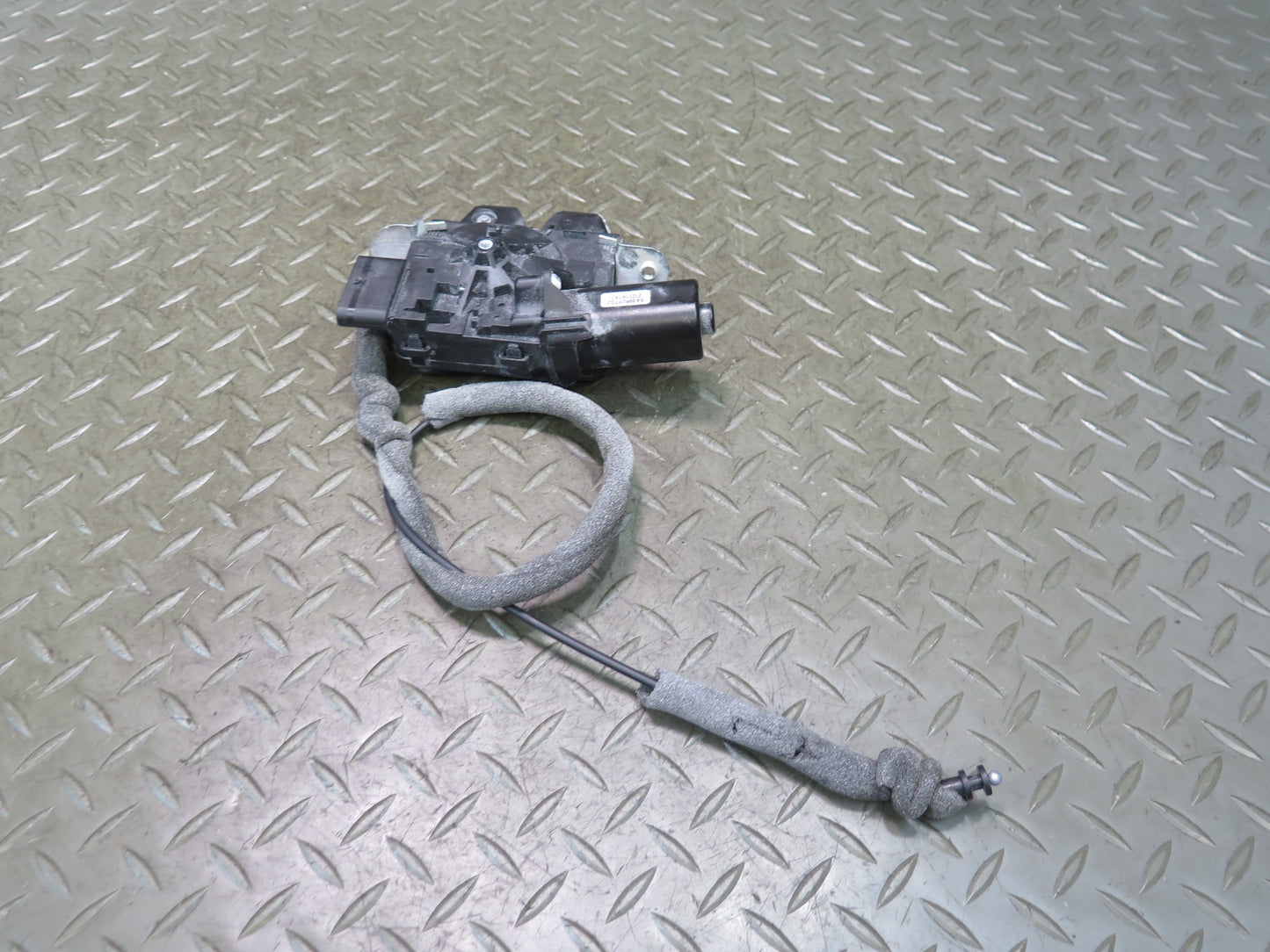 13-20 Mercedes R231 SL550 Rear Trunk Deck Lid Lock Latch Actuator 2317500085 OEM