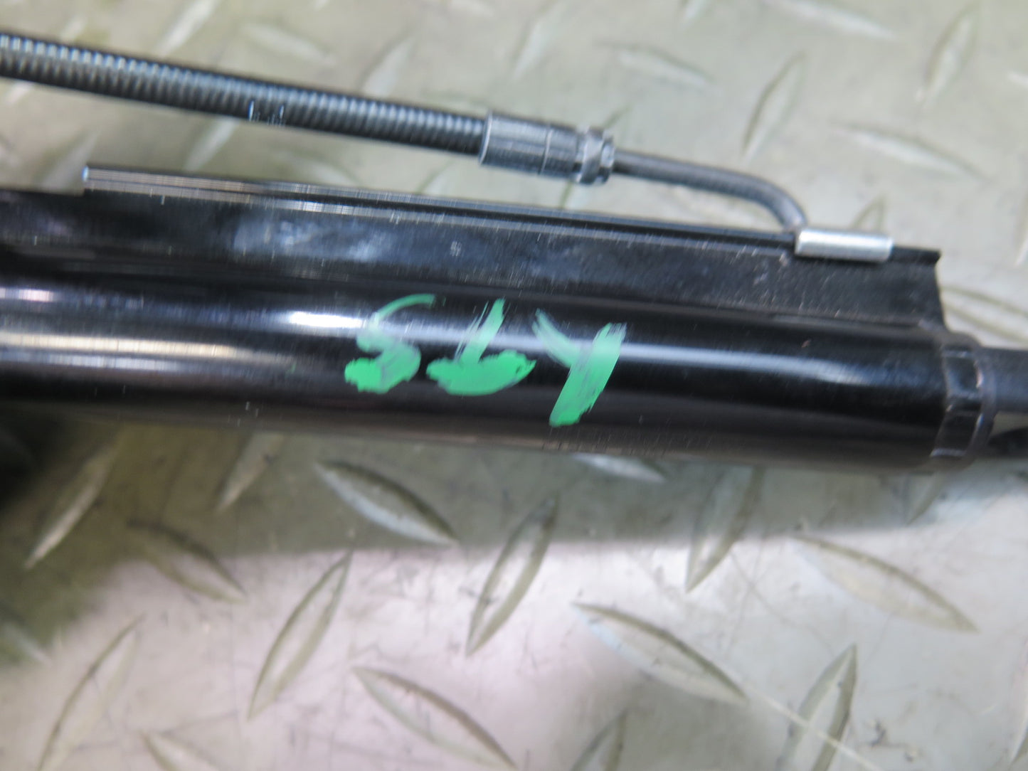 13-20 Mercedes R231 SL550 Converibtle Trunk Left or Right Hydraulic Cylinder OEM