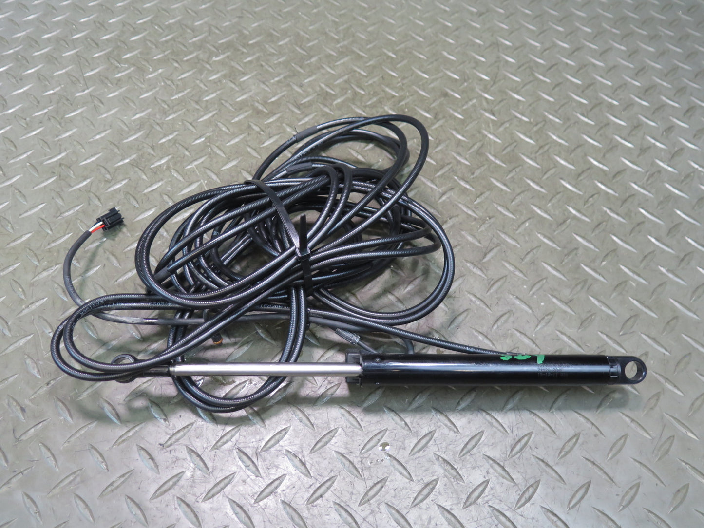13-20 Mercedes R231 SL550 Converibtle Trunk Left or Right Hydraulic Cylinder OEM