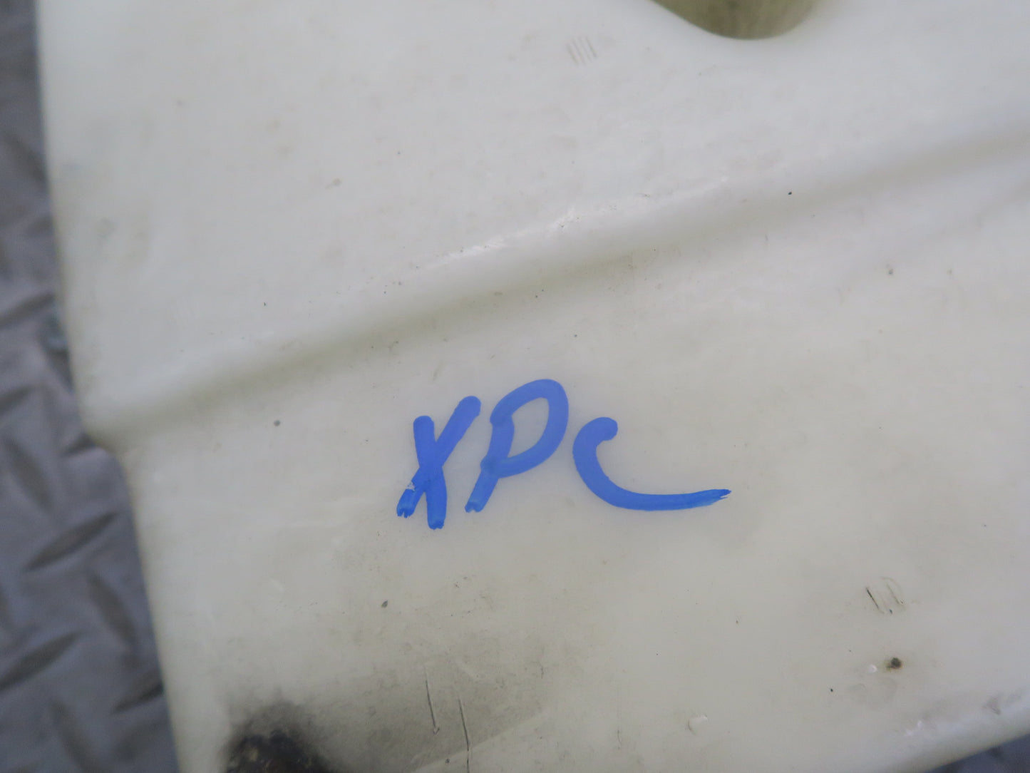 2003-2010 Porsche Cayenne 957 Windshield Washer Fluid Reservoir Tank w Pump