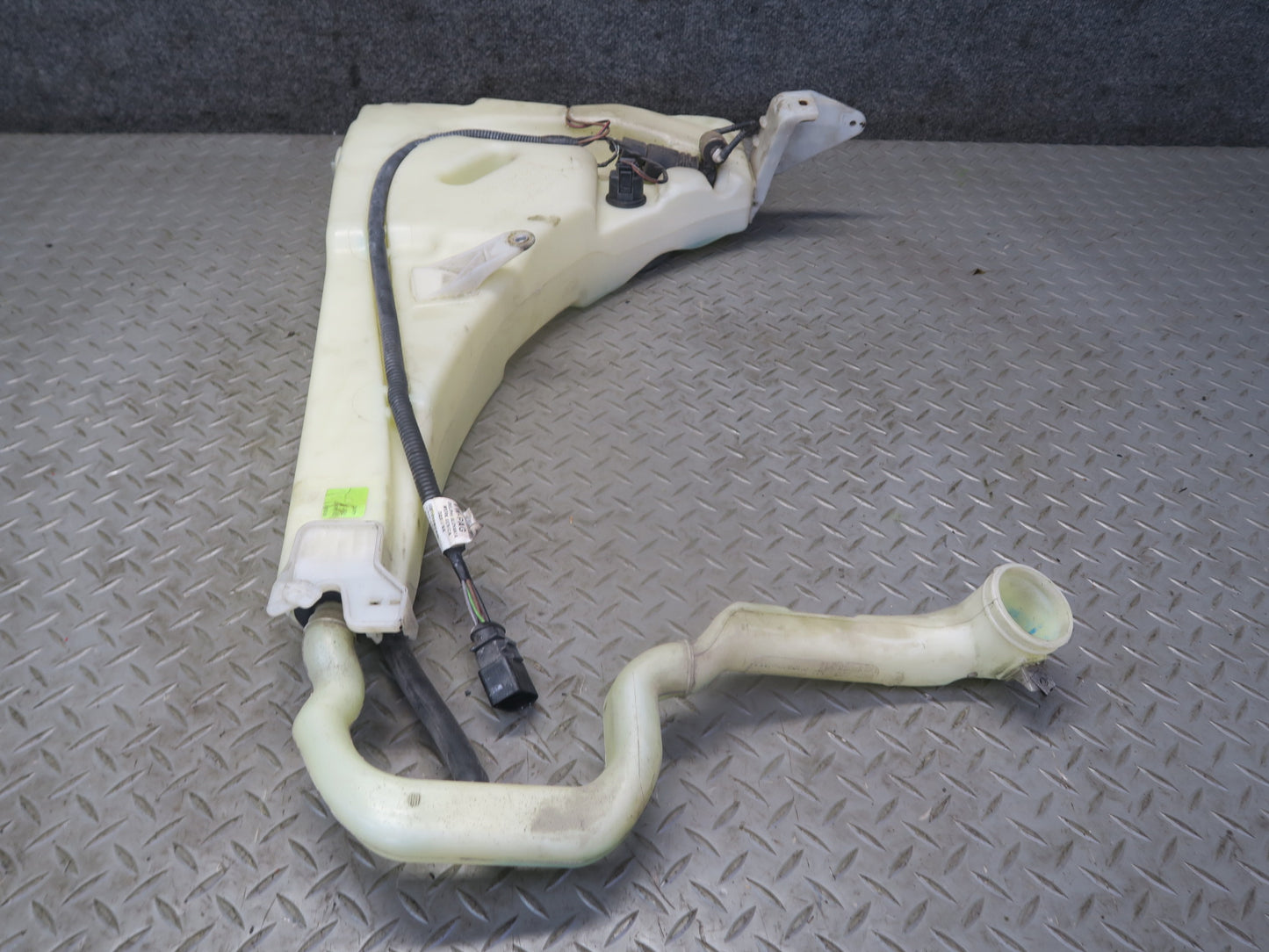 2003-2010 Porsche Cayenne 957 Windshield Washer Fluid Reservoir Tank w Pump