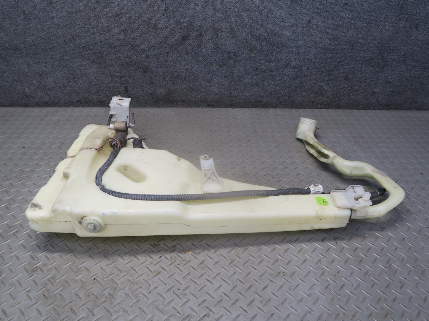 2003-2010 Porsche Cayenne 957 Windshield Washer Fluid Reservoir Tank w Pump