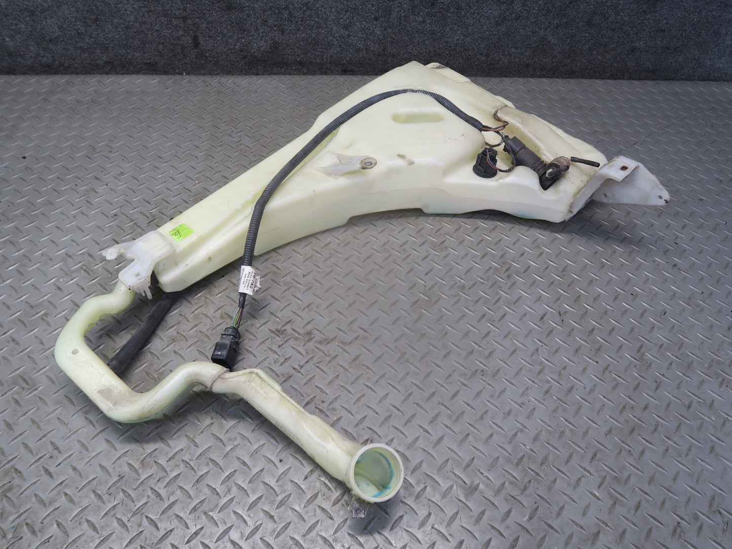 2003-2010 Porsche Cayenne 957 Windshield Washer Fluid Reservoir Tank w Pump