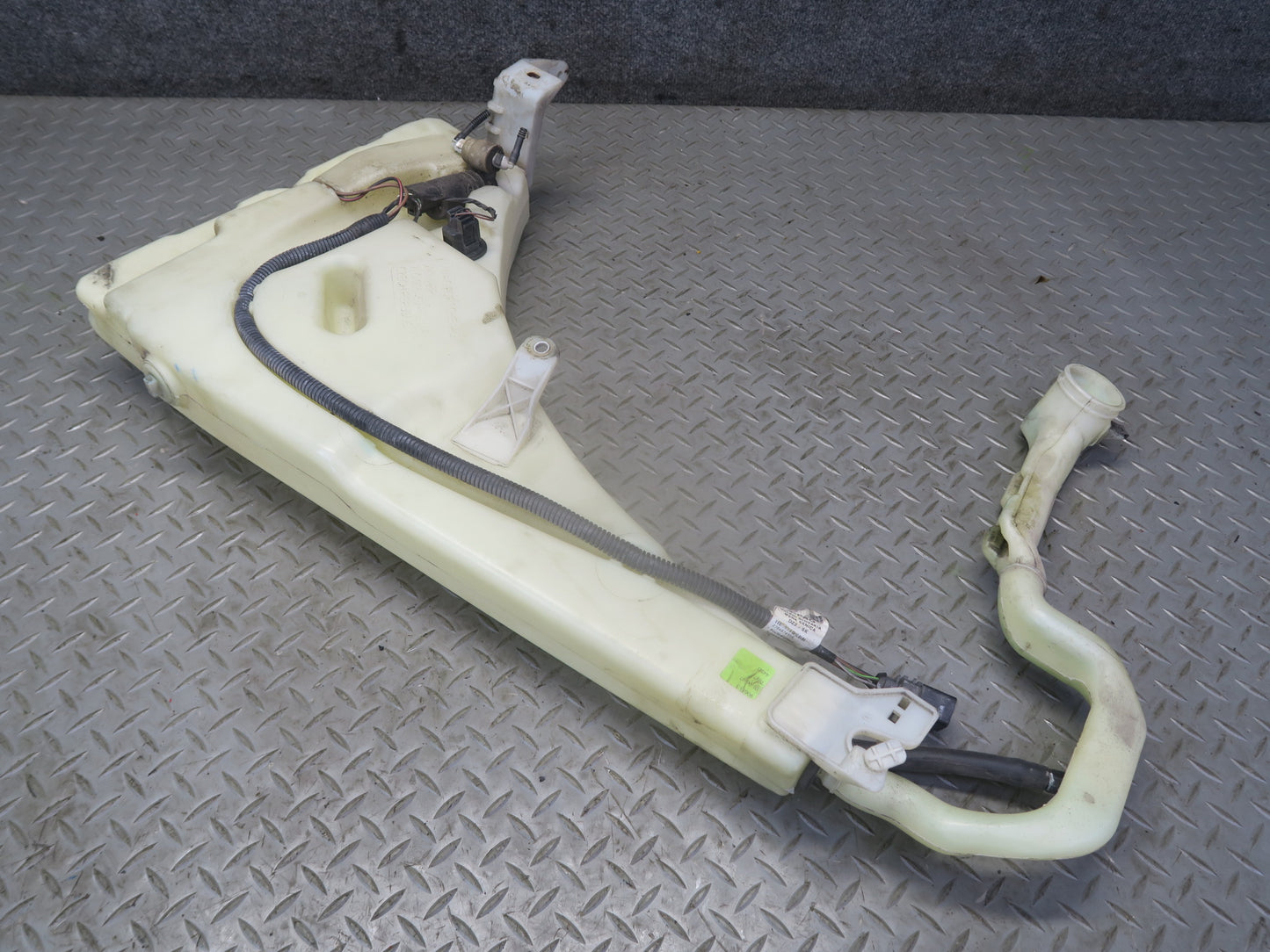 2003-2010 Porsche Cayenne 957 Windshield Washer Fluid Reservoir Tank w Pump