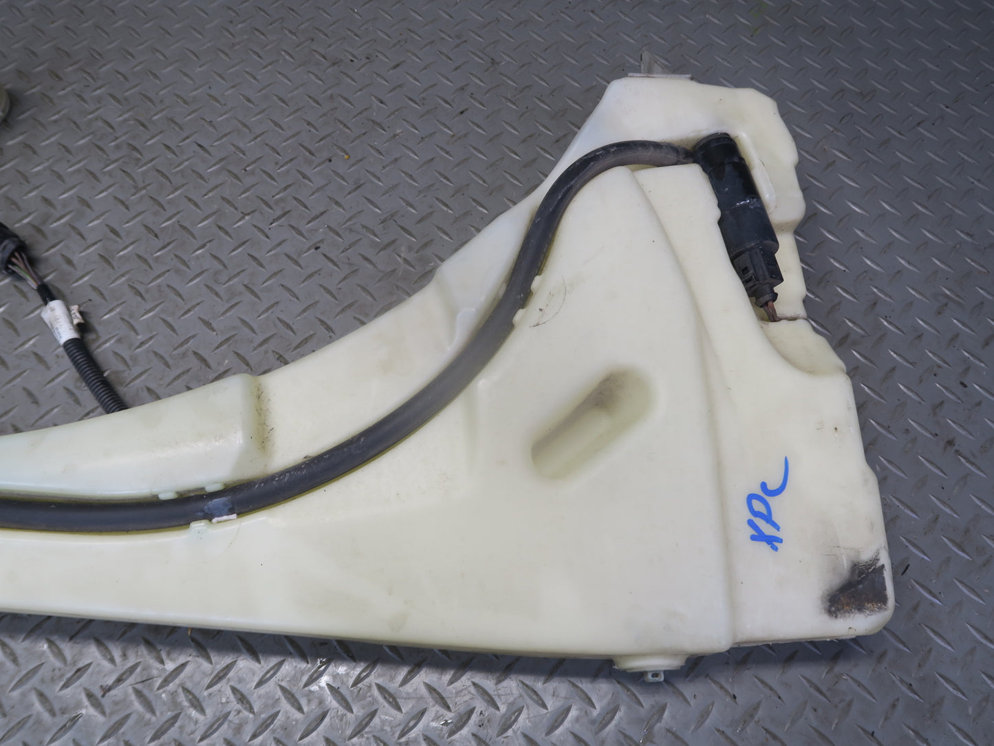 2003-2010 Porsche Cayenne 957 Windshield Washer Fluid Reservoir Tank w Pump