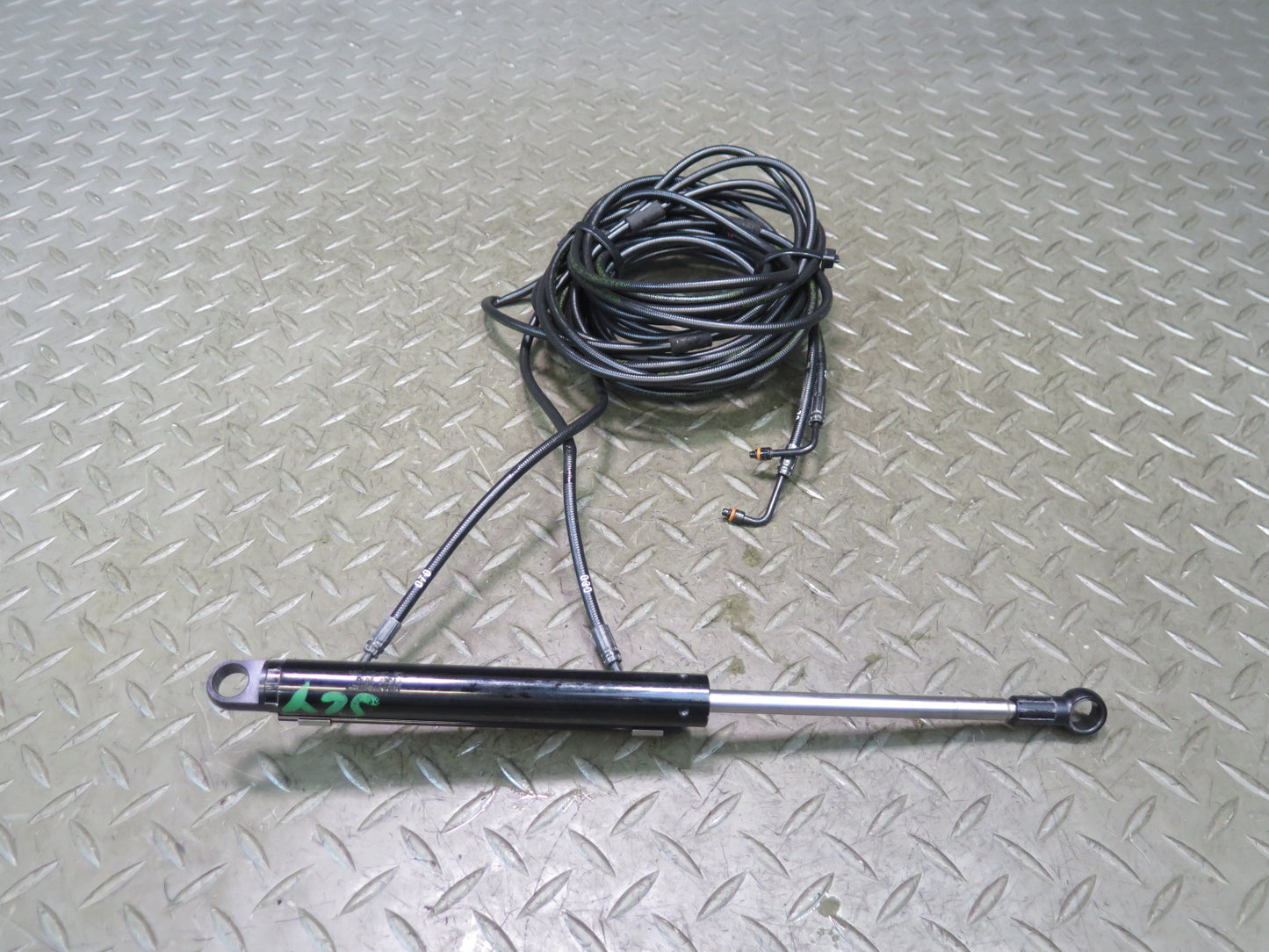 13-20 Mercedes R231 SL550 Converibtle Trunk Left or Right Hydraulic Cylinder OEM