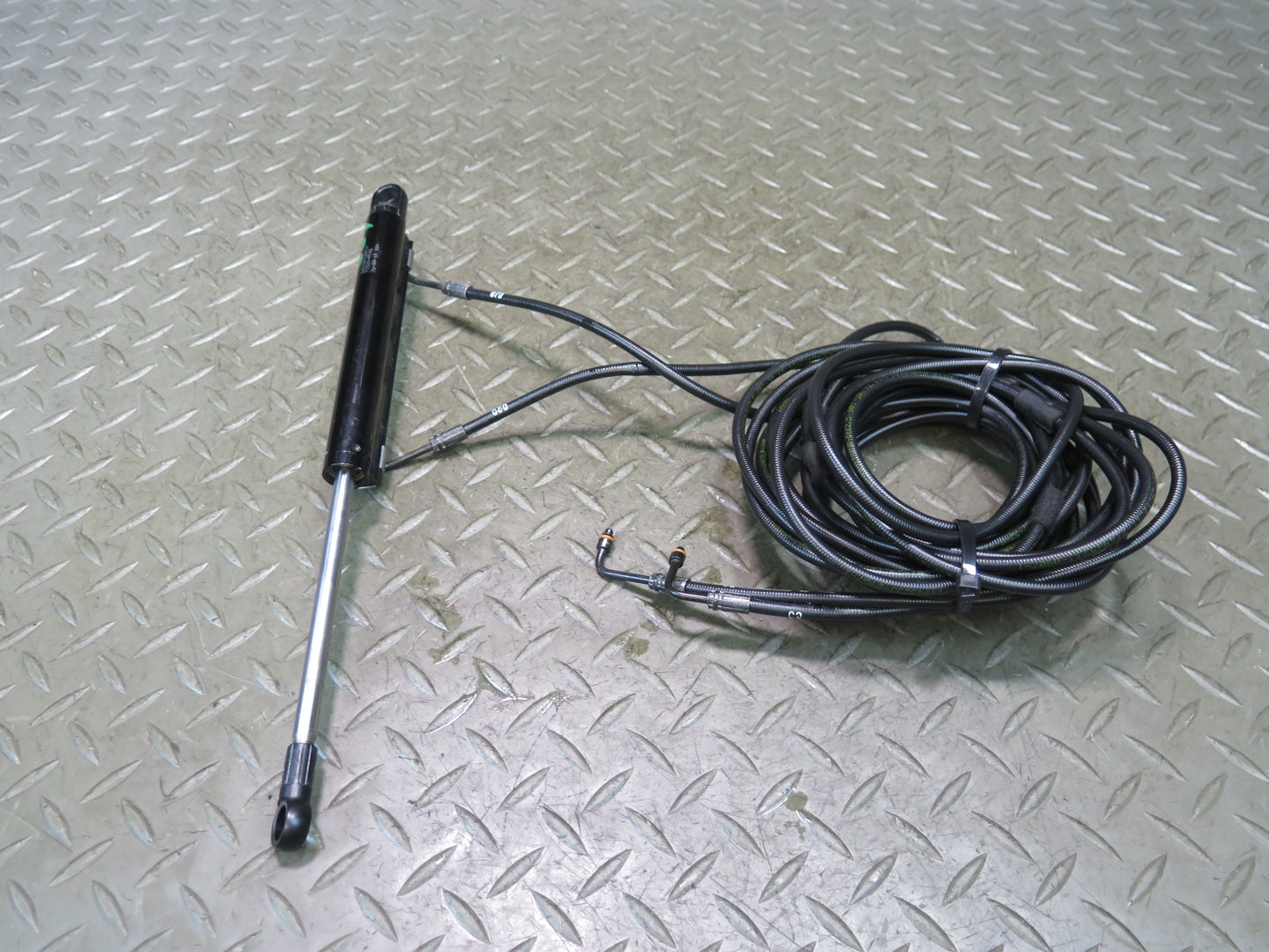 13-20 Mercedes R231 SL550 Converibtle Trunk Left or Right Hydraulic Cylinder OEM