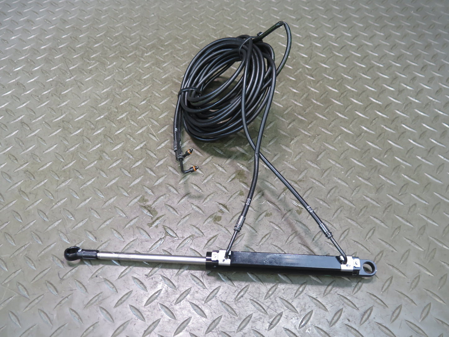 13-20 Mercedes R231 SL550 Converibtle Trunk Left or Right Hydraulic Cylinder OEM