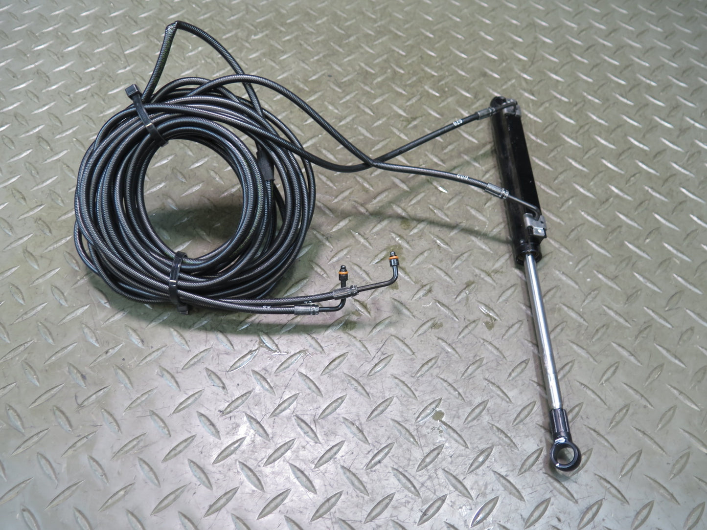 13-20 Mercedes R231 SL550 Converibtle Trunk Left or Right Hydraulic Cylinder OEM