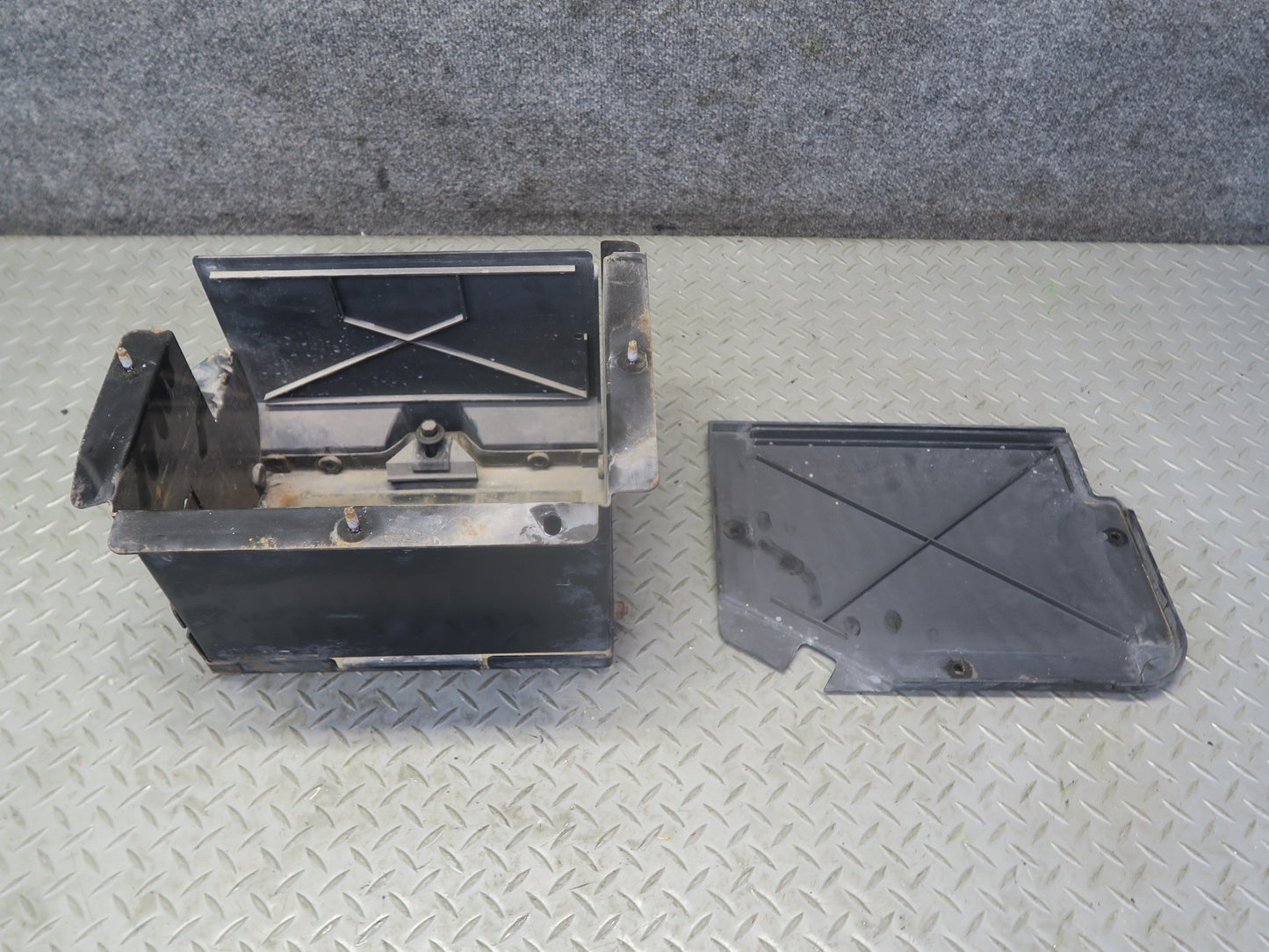 03-06 Chevrolet SSR Rear Under Truck BED Mounted Battery Box OEM