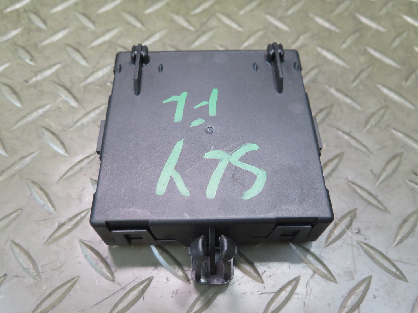 13-20 Mercedes R231 SL550 Left Driver Door Control Module 2319005101 OEM