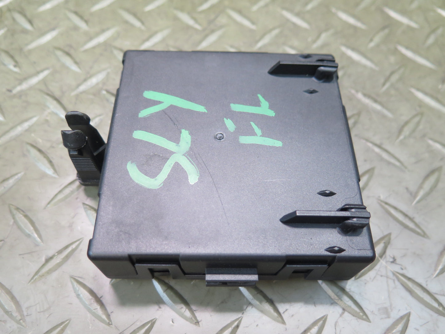 13-20 Mercedes R231 SL550 Left Driver Door Control Module 2319005101 OEM