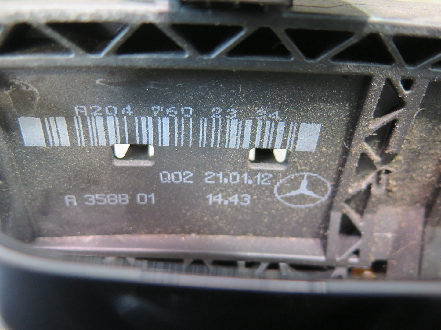 13-20 Mercedes R231 SL550 Left Door Exterior Handle w Keyless Entry OEM