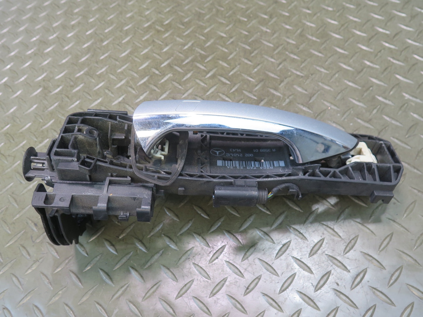13-20 Mercedes R231 SL550 Left Door Exterior Handle w Keyless Entry OEM