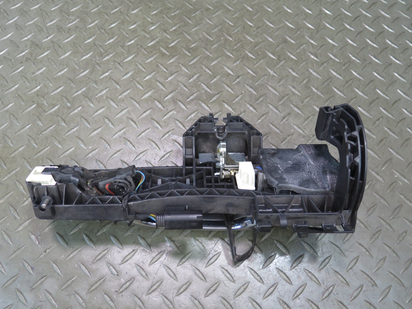13-20 Mercedes R231 SL550 Left Door Exterior Handle w Keyless Entry OEM
