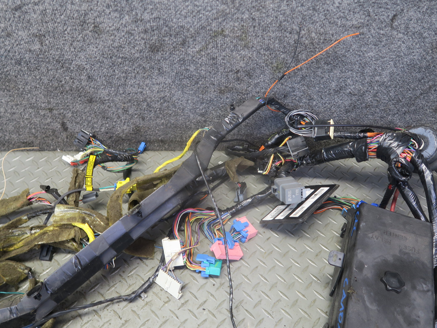 1998 Chevrolet Corvette C5 Conv A/T Interior Wire Wiring Harness w Fuse Box OEM