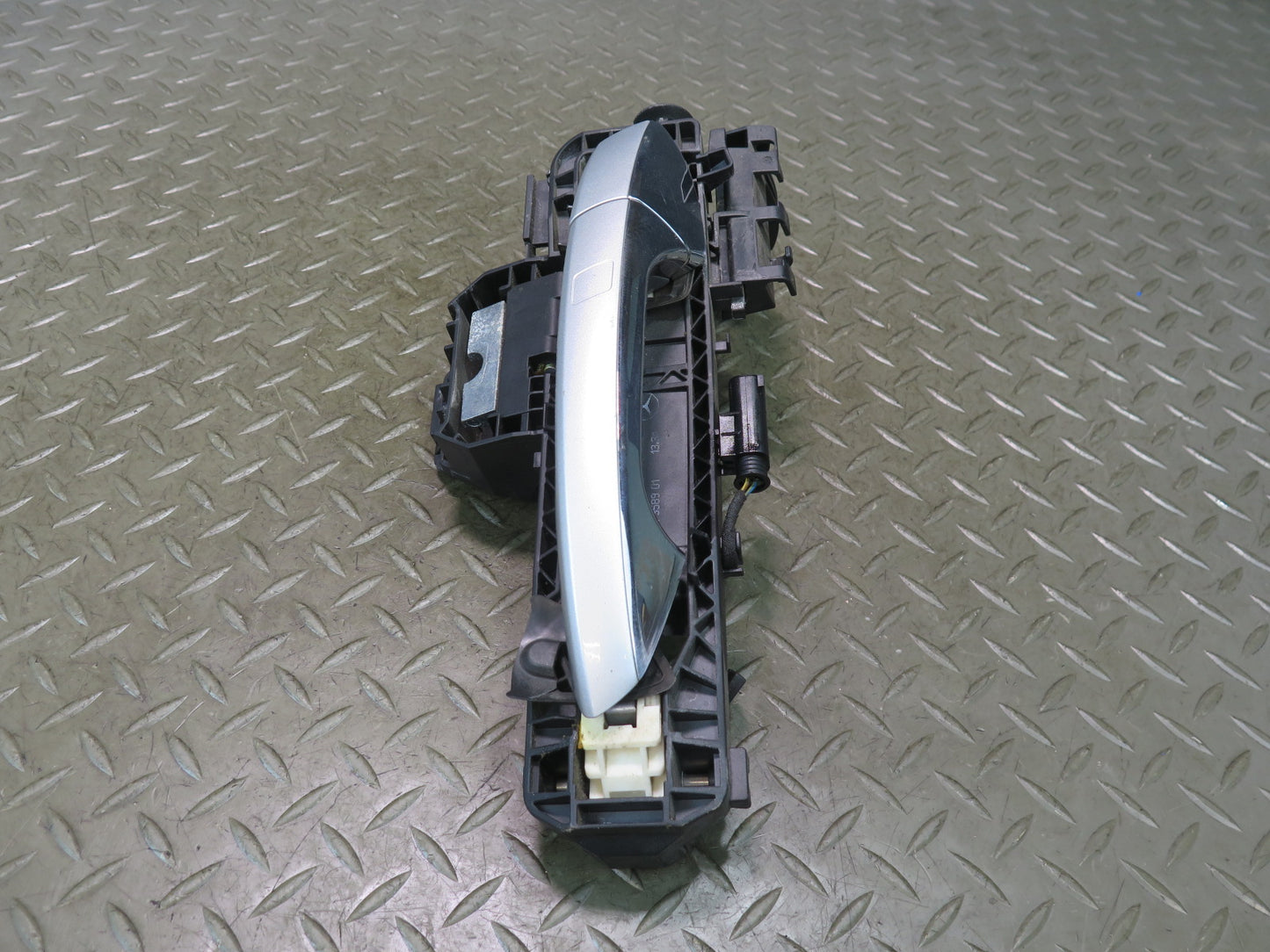 13-20 Mercedes R231 SL550 Right Door Exterior Handle w Keyless Entry OEM