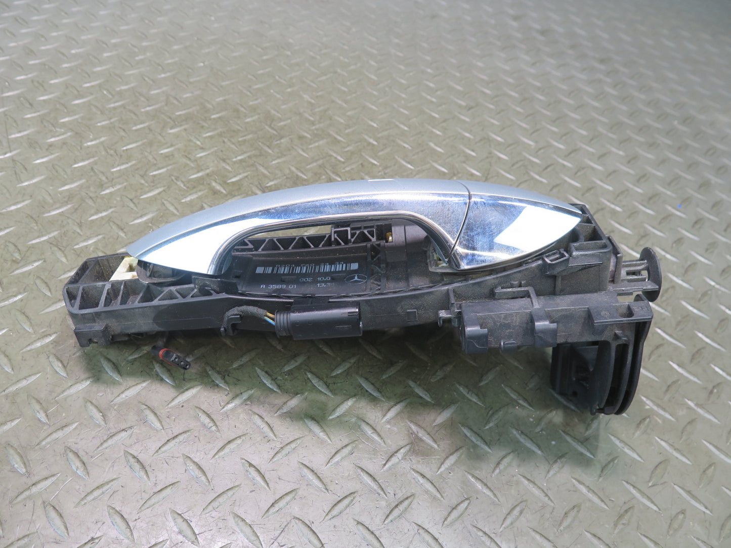 13-20 Mercedes R231 SL550 Right Door Exterior Handle w Keyless Entry OEM