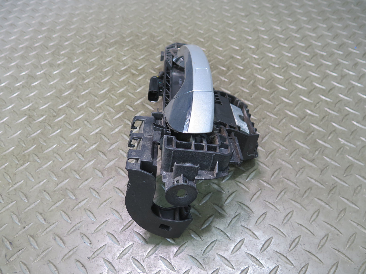 13-20 Mercedes R231 SL550 Right Door Exterior Handle w Keyless Entry OEM