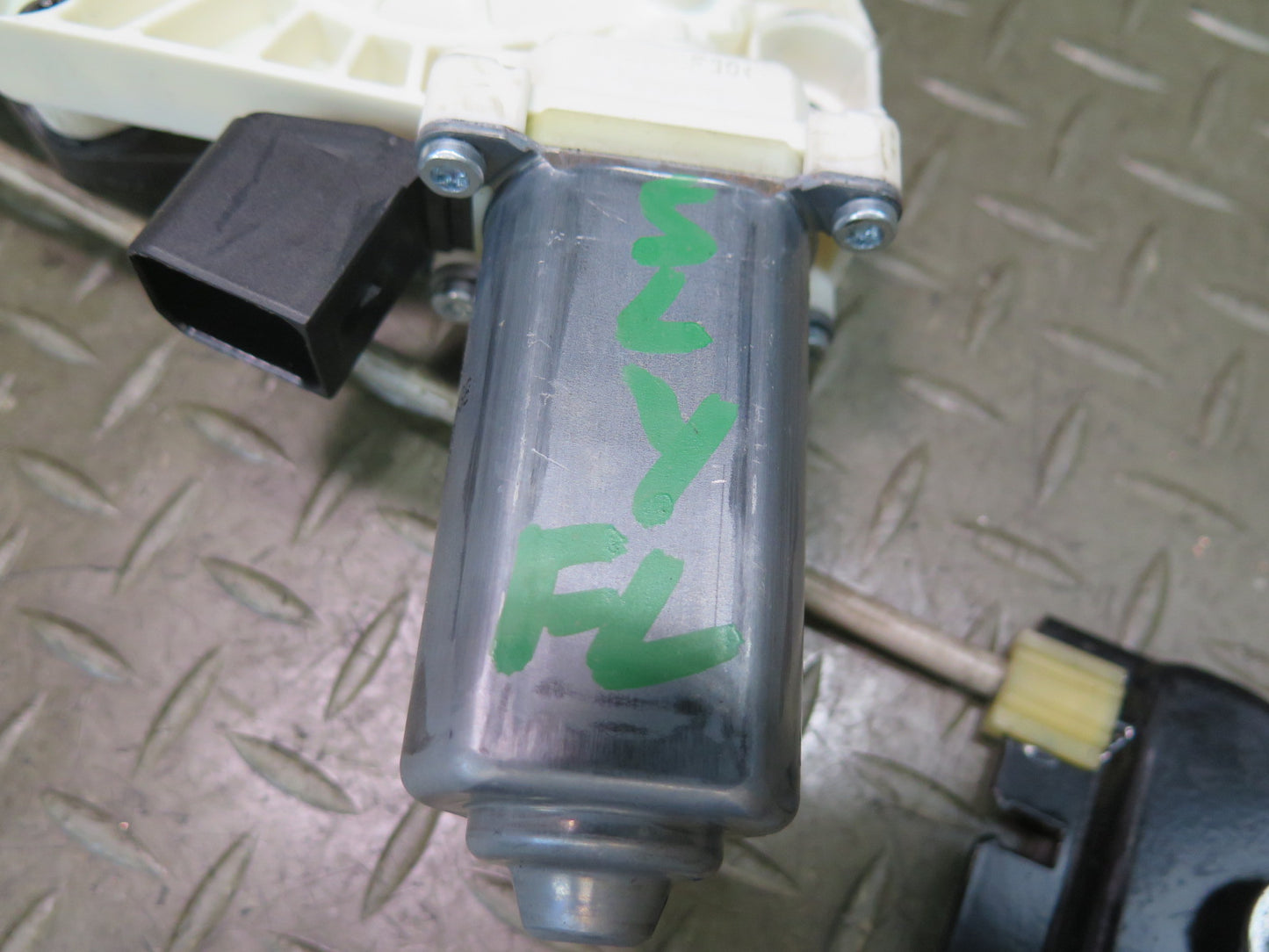13-20 Mercedes R231 SL550 Left Door Window Regulator w Motor OEM