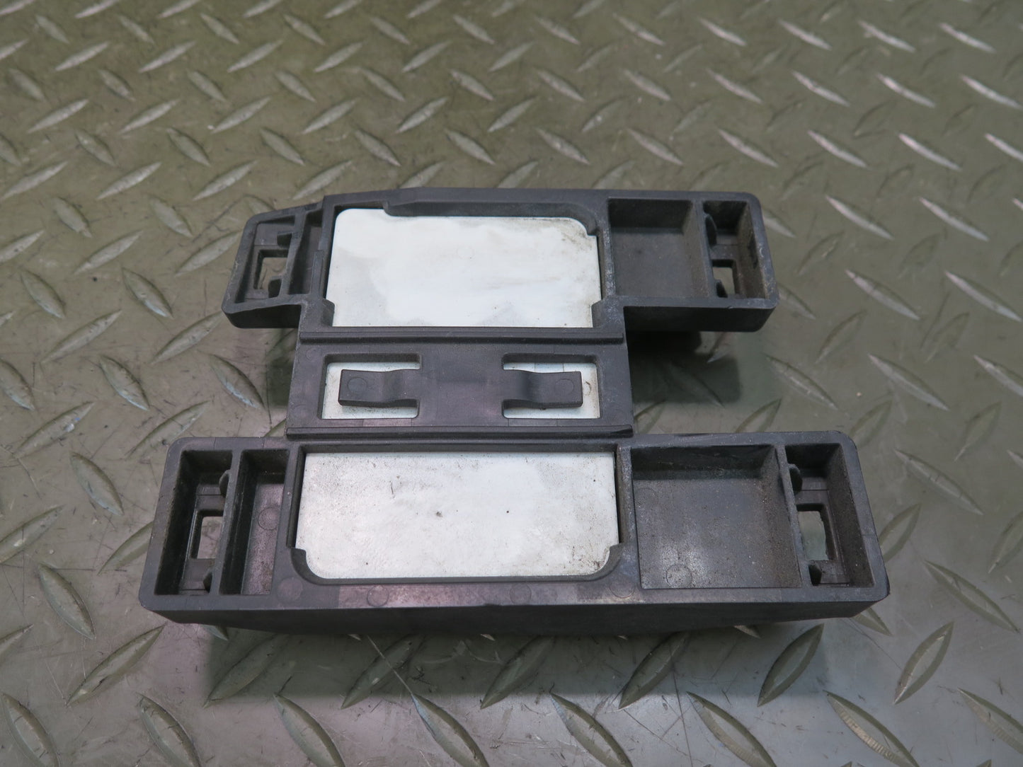 2013 Mercedes R231 SL550 Blind Spot Radar Sensor w Bracket 0009024004 OEM