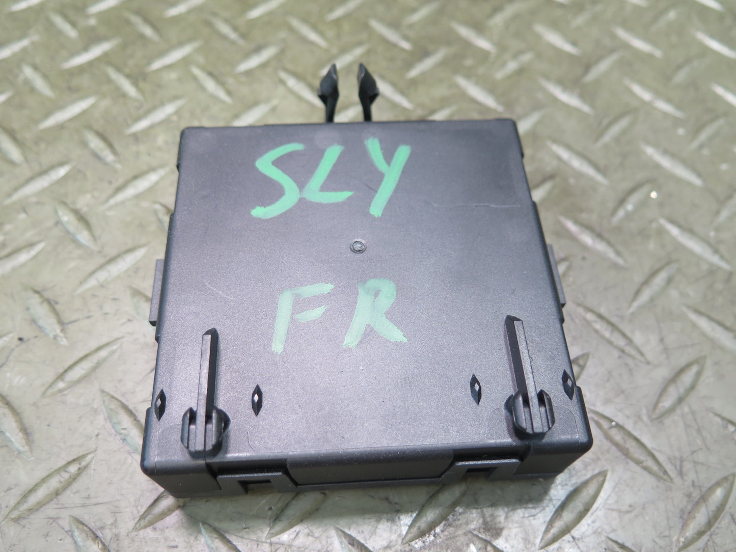 13-20 Mercedes R231 SL550 Front Right Door Control Module 2319005201 OEM