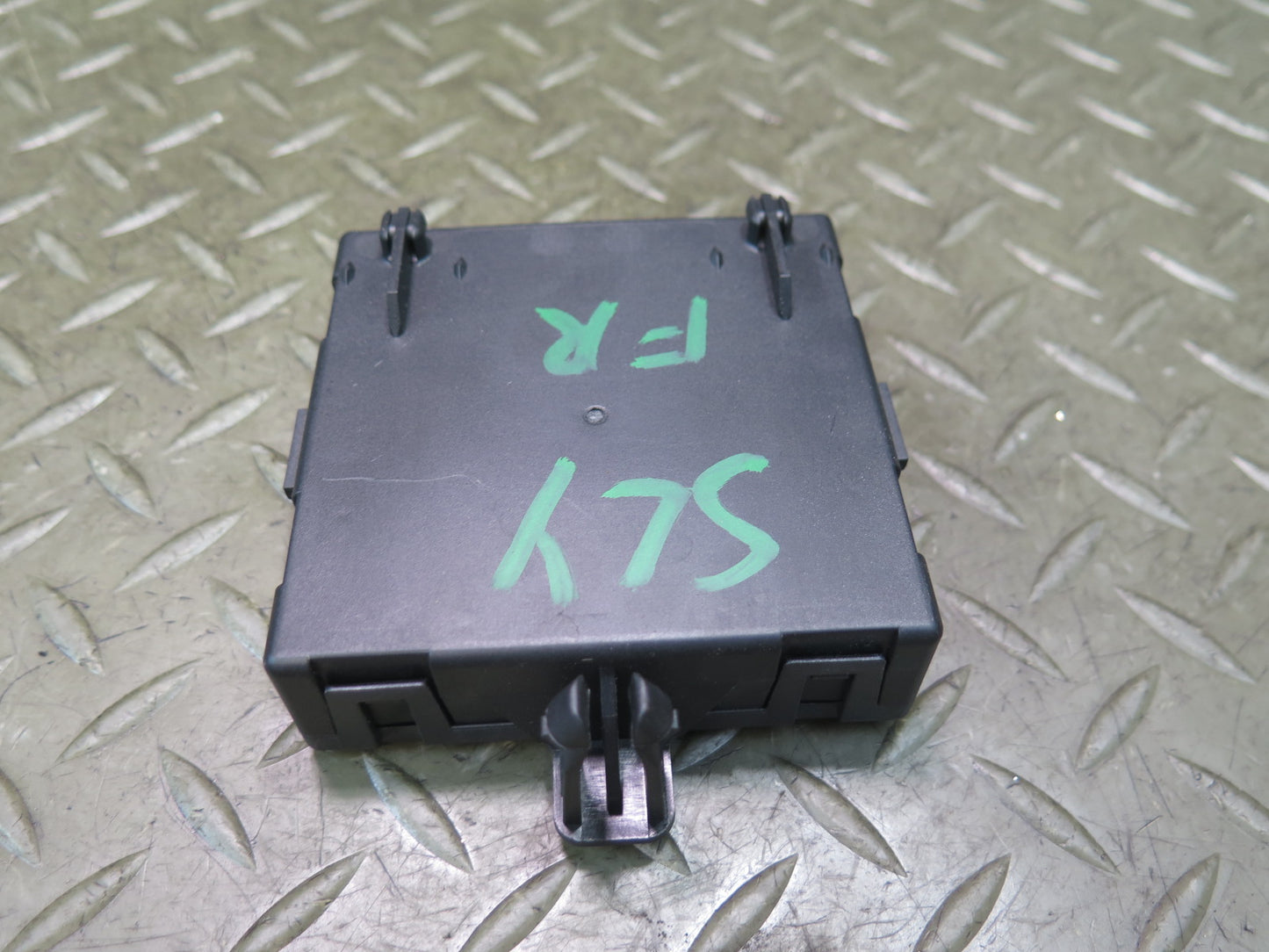 13-20 Mercedes R231 SL550 Front Right Door Control Module 2319005201 OEM