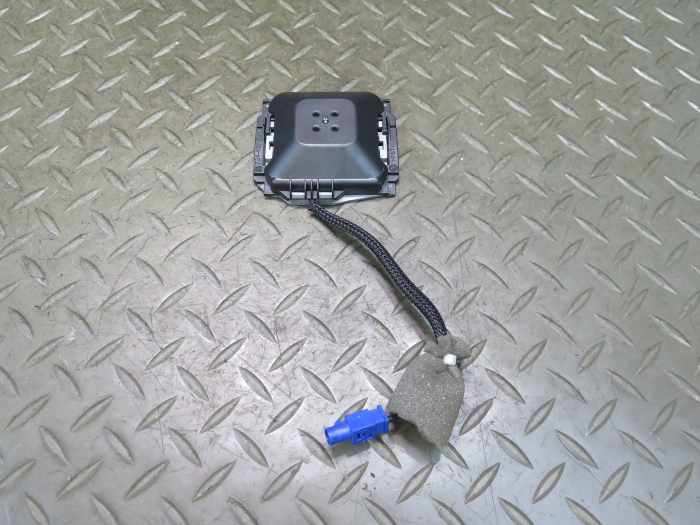 12-20 Mercedes R231 Sl-class GPS Navigation Antenna 2319050100 OEM