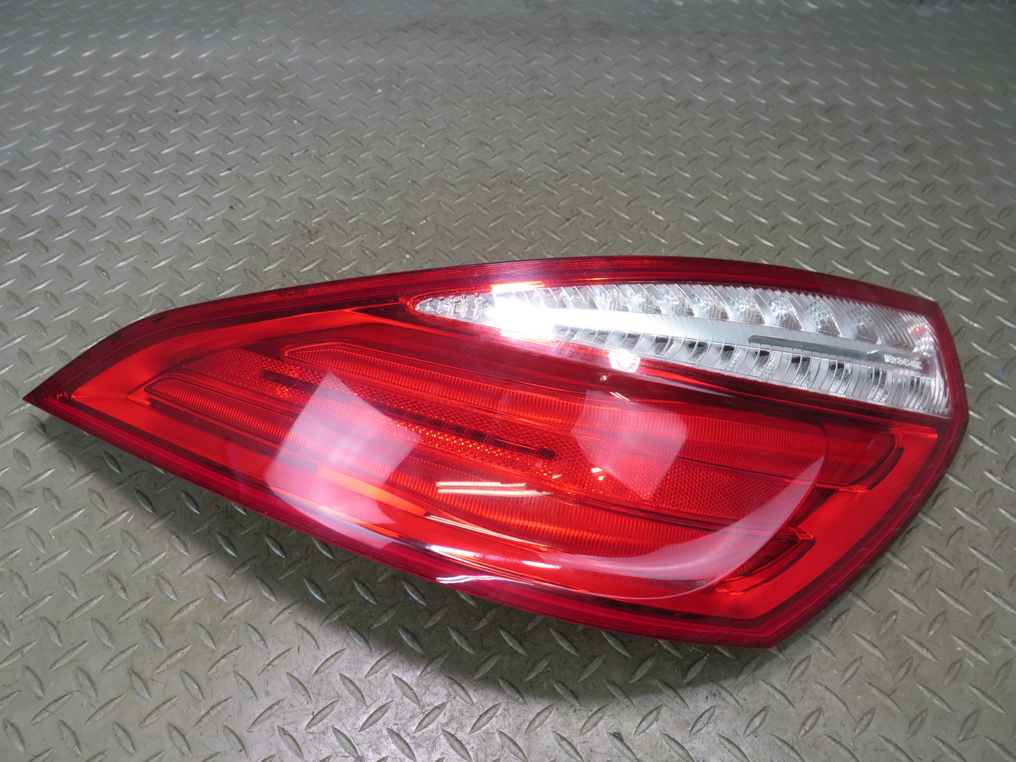 13-16 Mercedes R231 SL550 Rear Right Tail Light Lamp 2318200464 OEM
