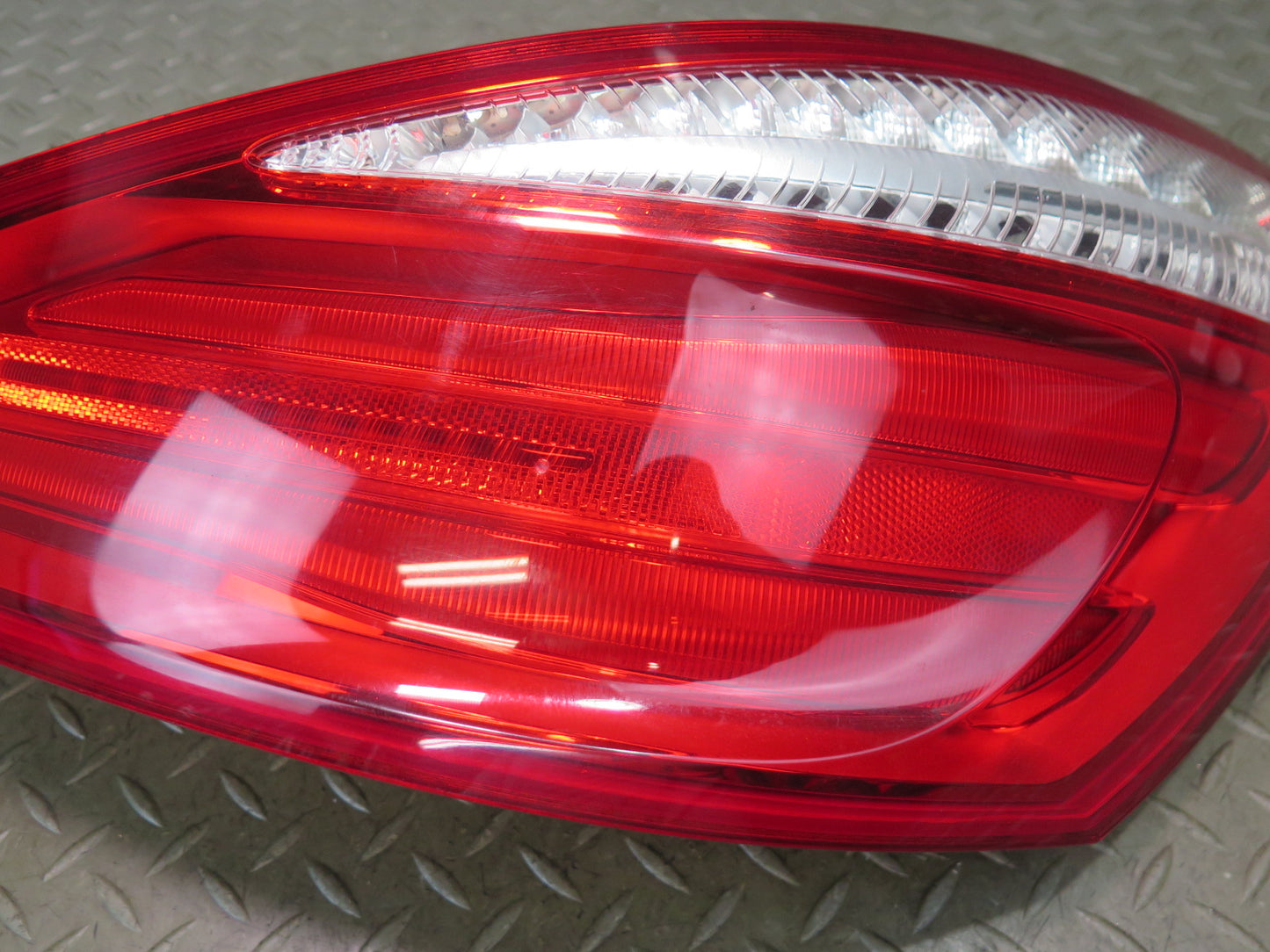 13-16 Mercedes R231 SL550 Rear Right Tail Light Lamp 2318200464 OEM