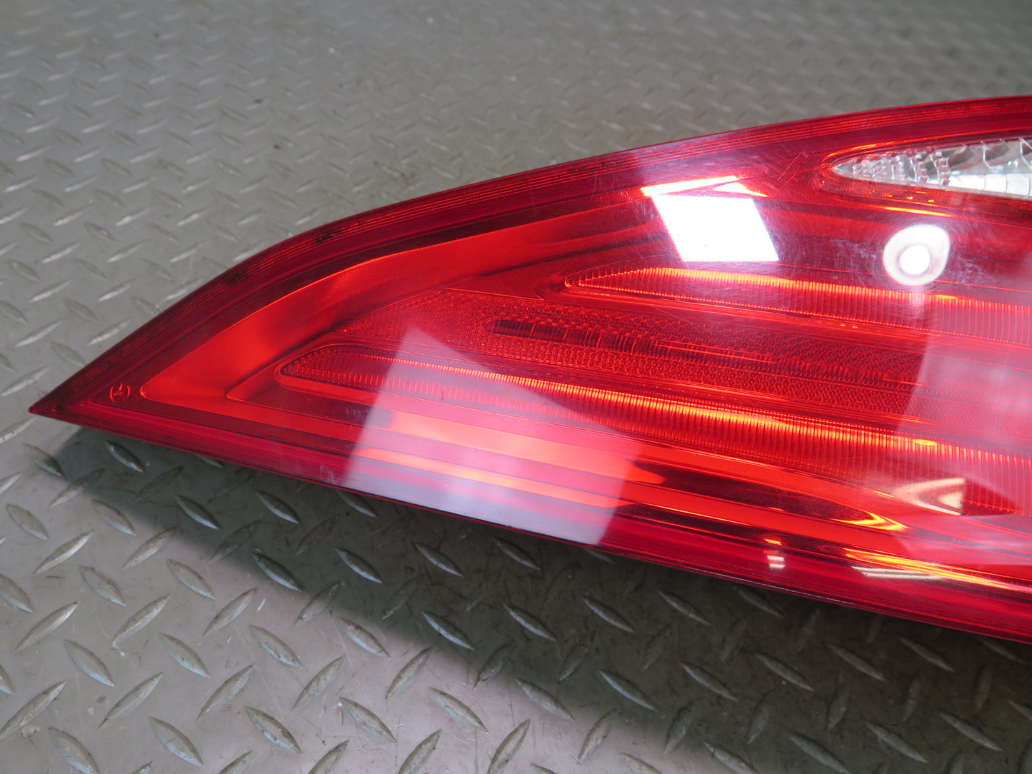 13-16 Mercedes R231 SL550 Rear Right Tail Light Lamp 2318200464 OEM