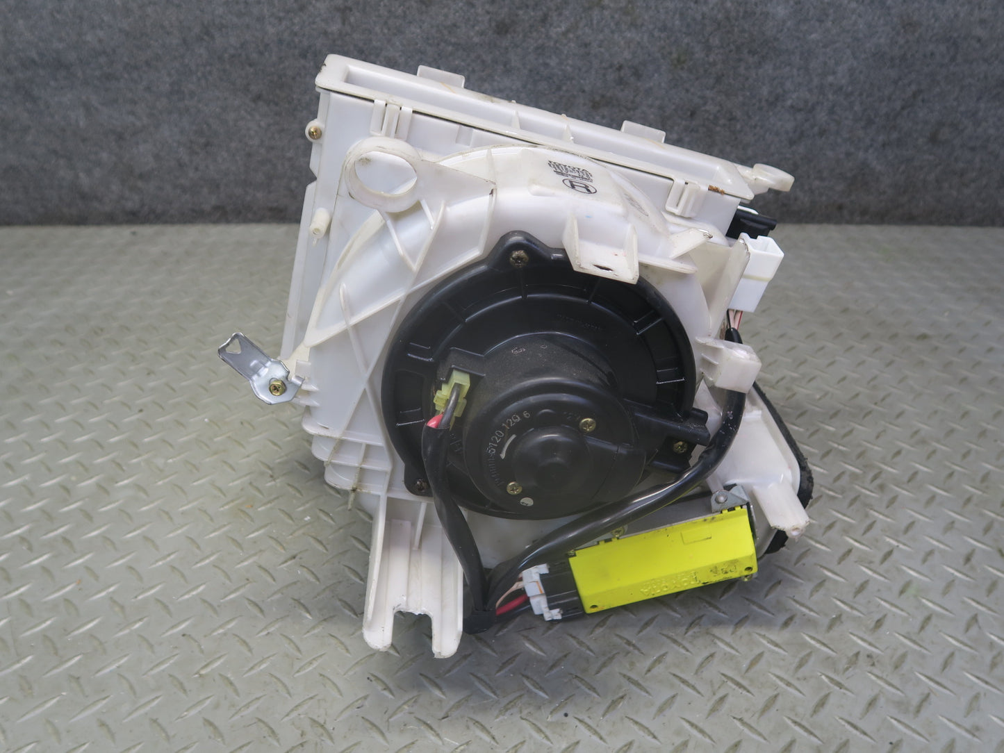 95-97 Toyota Celsior UCF20 RHD A/C Heater Blower Motor w Housing Assembly OEM