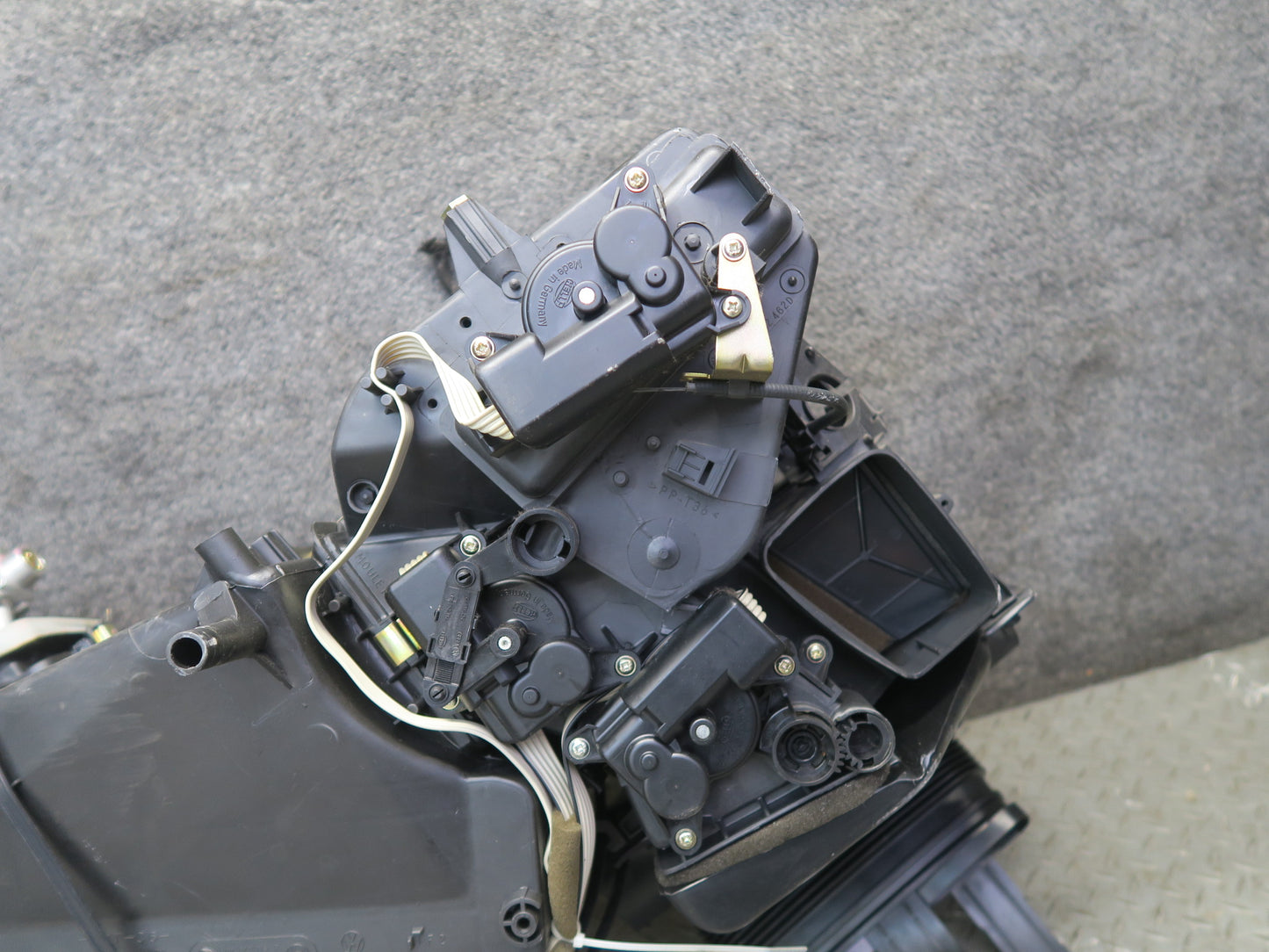 99-03 VW Eurovan T4 Front Hvac A/C Heater Core Blower Motor Climate Box OEM