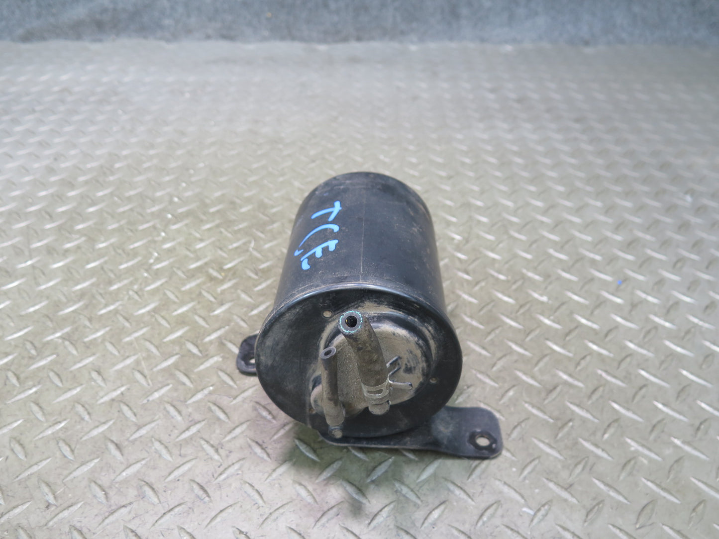 95-00 Toyota Celsior UCF20 RHD Fuel Evap Vapor Charcoal Canister 77740-50052 OEM