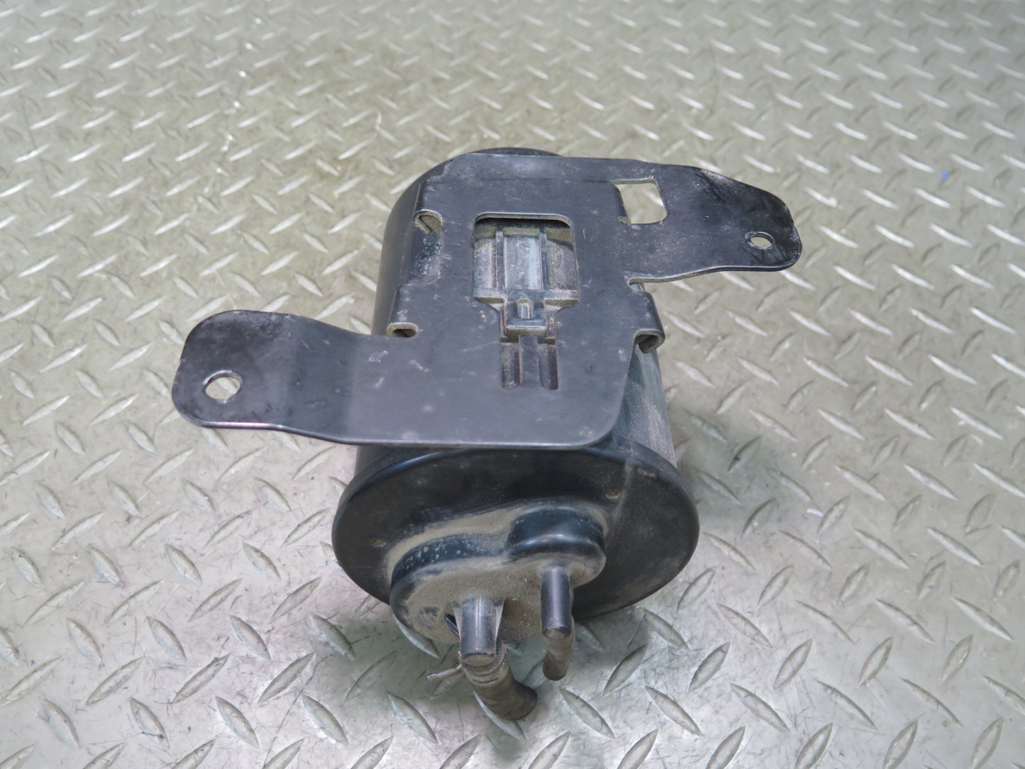 95-00 Toyota Celsior UCF20 RHD Fuel Evap Vapor Charcoal Canister 77740-50052 OEM