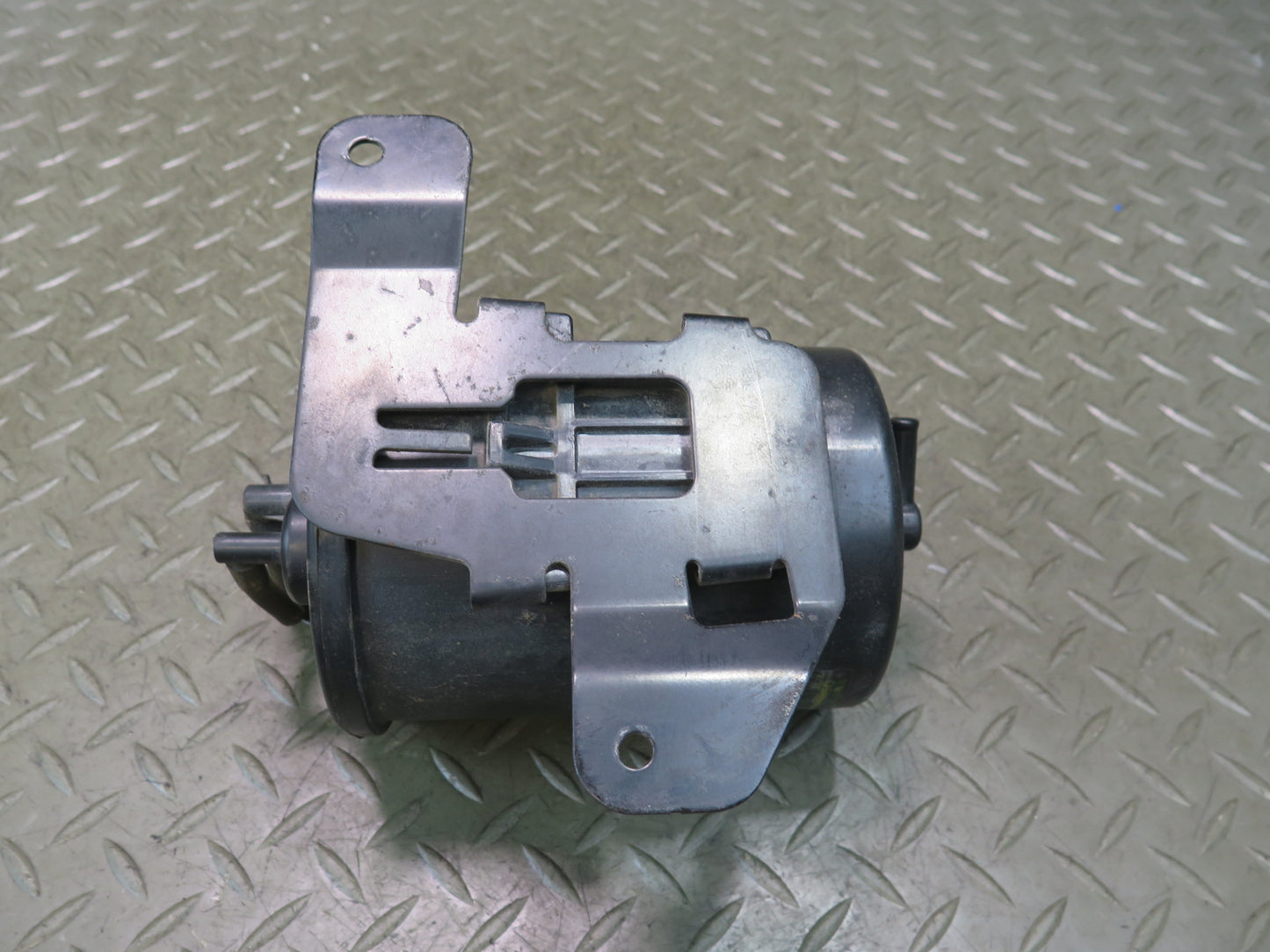 95-00 Toyota Celsior UCF20 RHD Fuel Evap Vapor Charcoal Canister 77740-50052 OEM