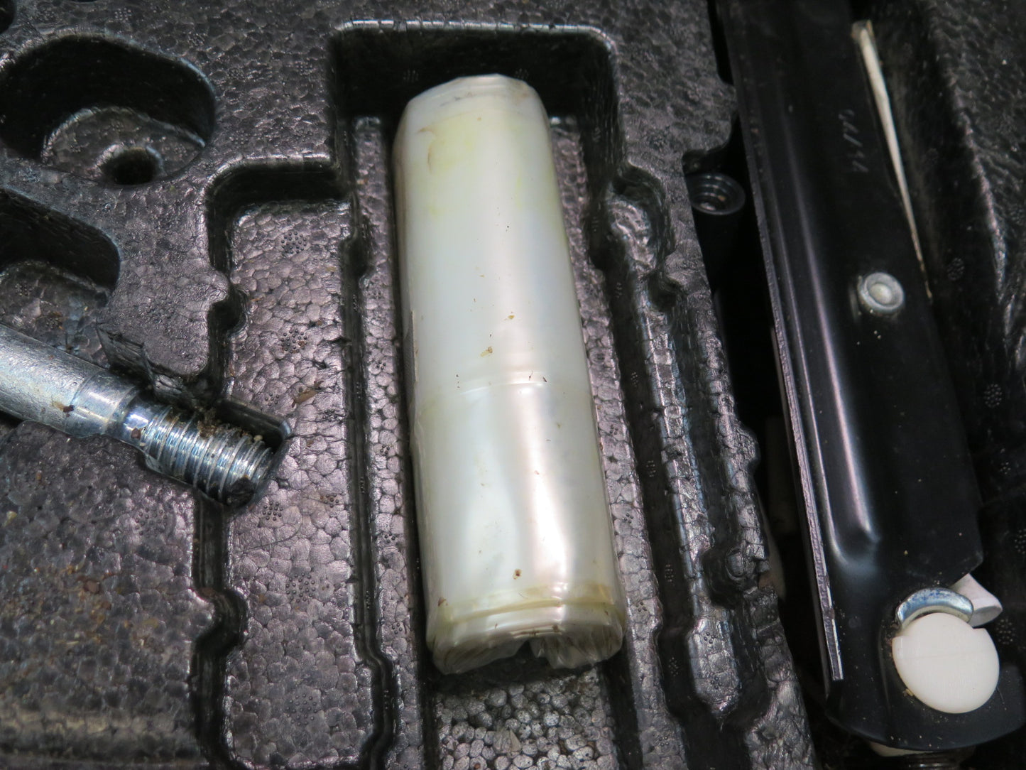 2012-2020 Mercedes R172 SLK SLC Rear Trunk Emergency Spare Tire Jack Tool KIT