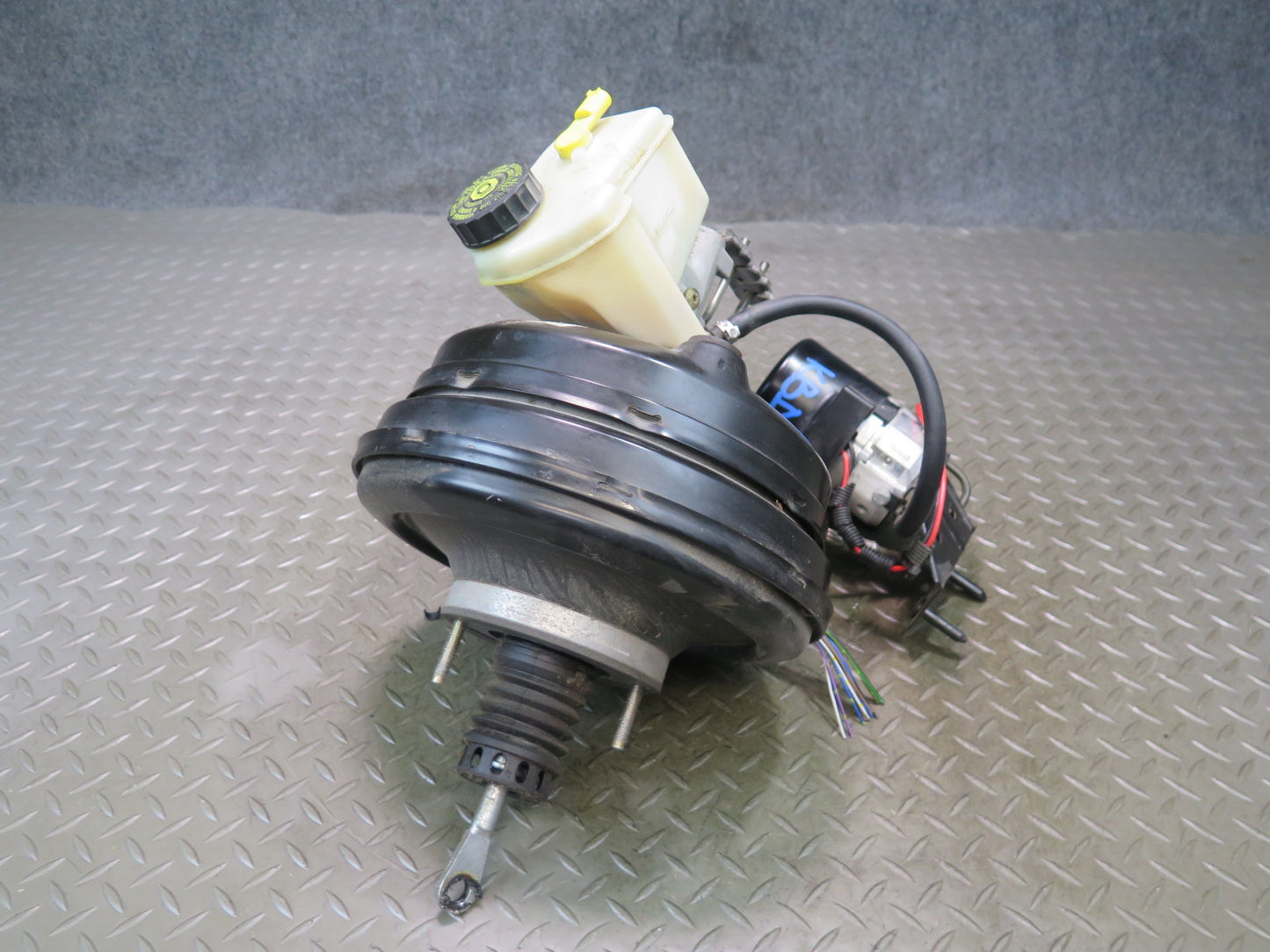 2001-2002 BMW E46 M3 Brake Master Cylinder Booster Fluid Reservoir w DSC Pump