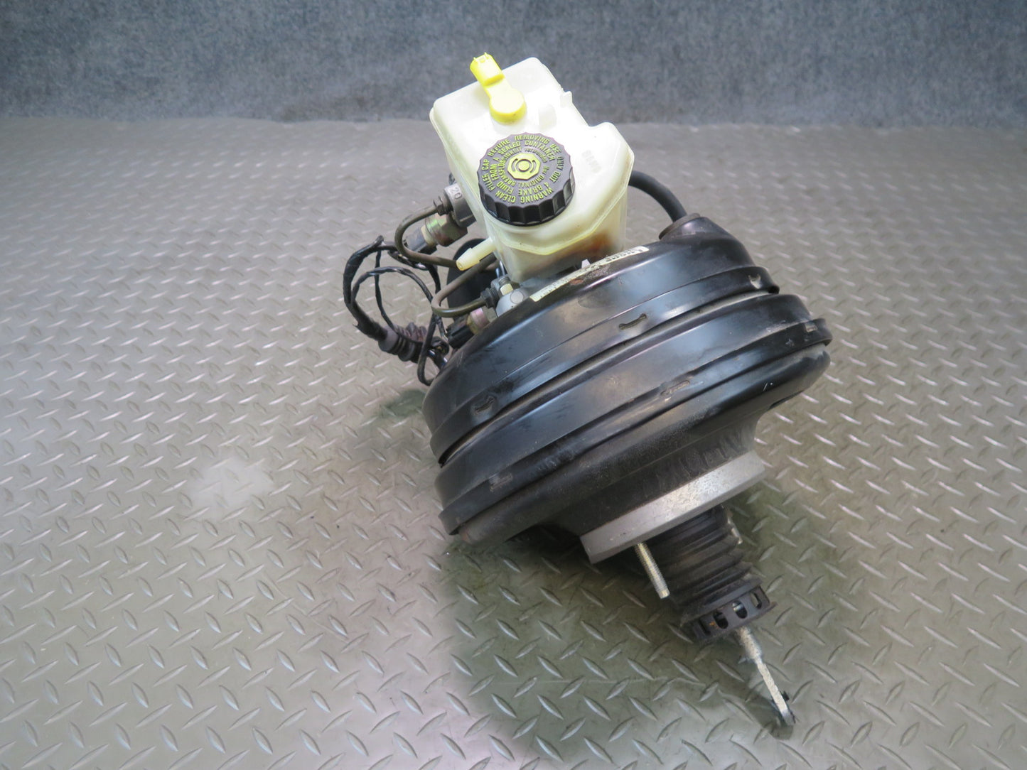 2001-2002 BMW E46 M3 Brake Master Cylinder Booster Fluid Reservoir w DSC Pump