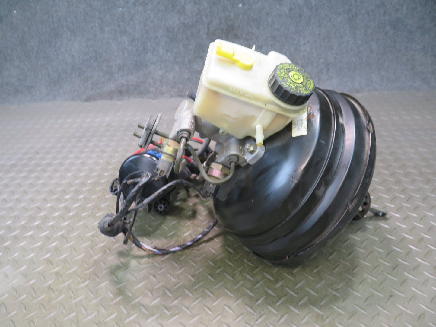 2001-2002 BMW E46 M3 Brake Master Cylinder Booster Fluid Reservoir w DSC Pump