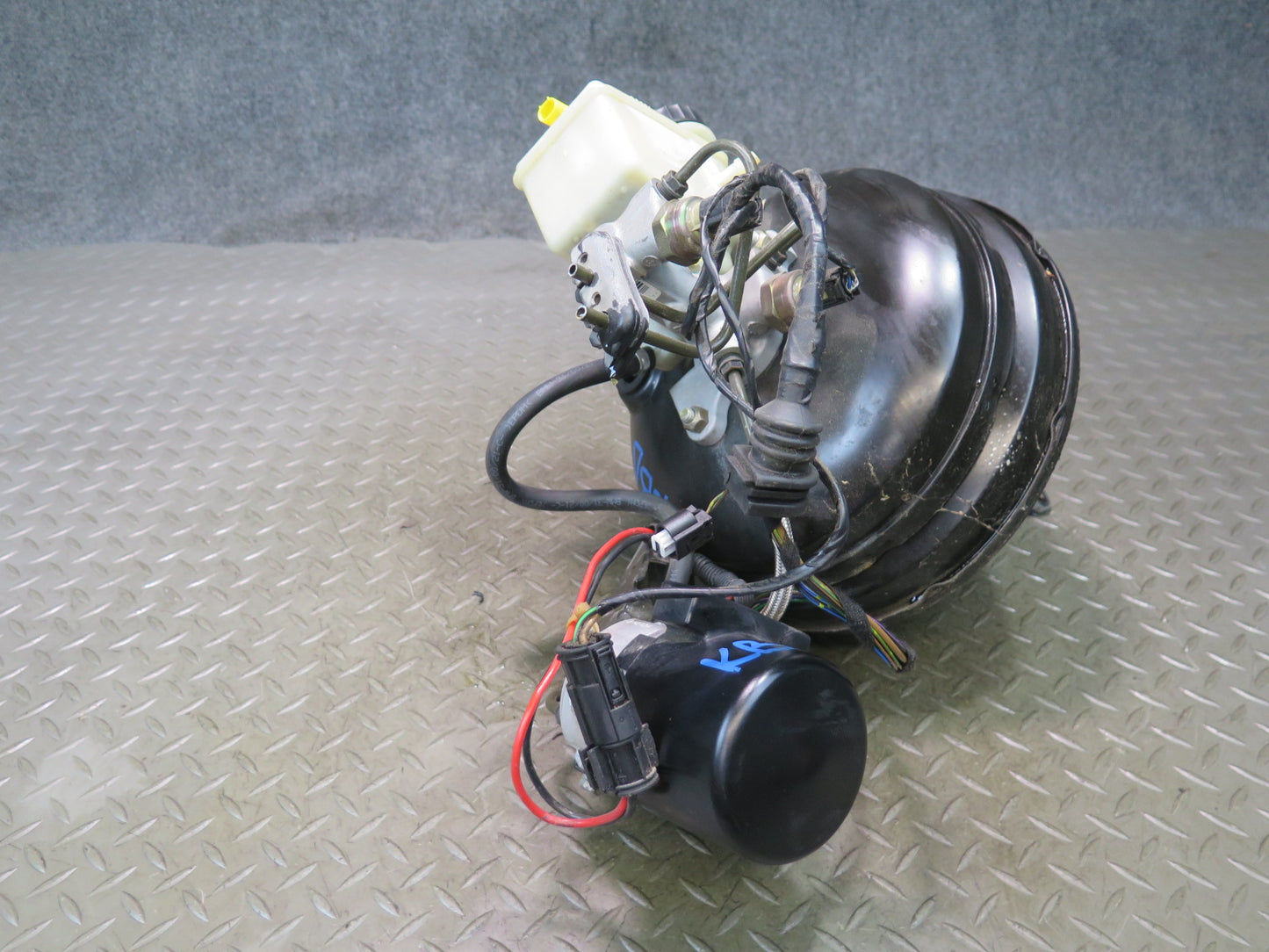2001-2002 BMW E46 M3 Brake Master Cylinder Booster Fluid Reservoir w DSC Pump