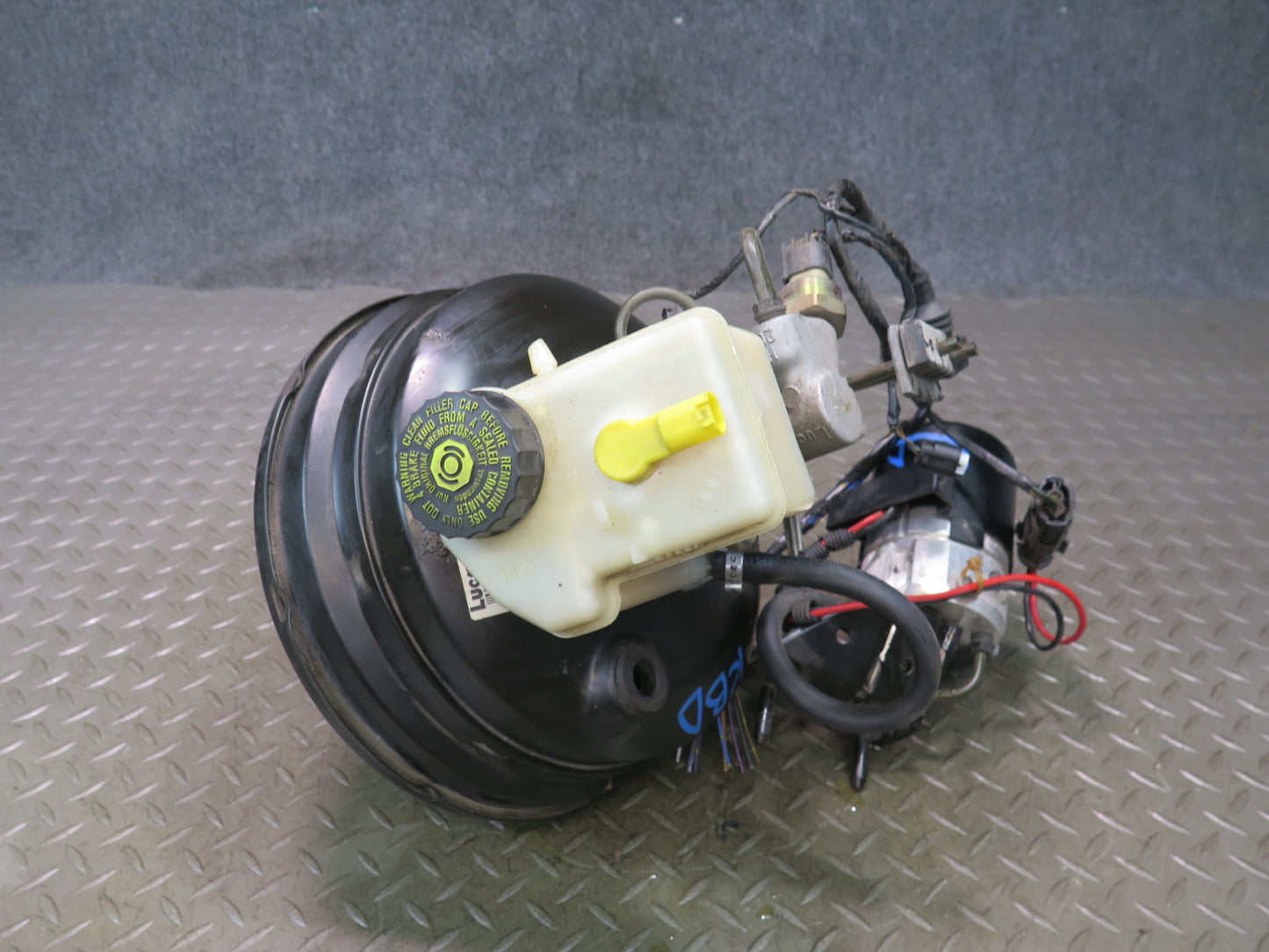 2001-2002 BMW E46 M3 Brake Master Cylinder Booster Fluid Reservoir w DSC Pump