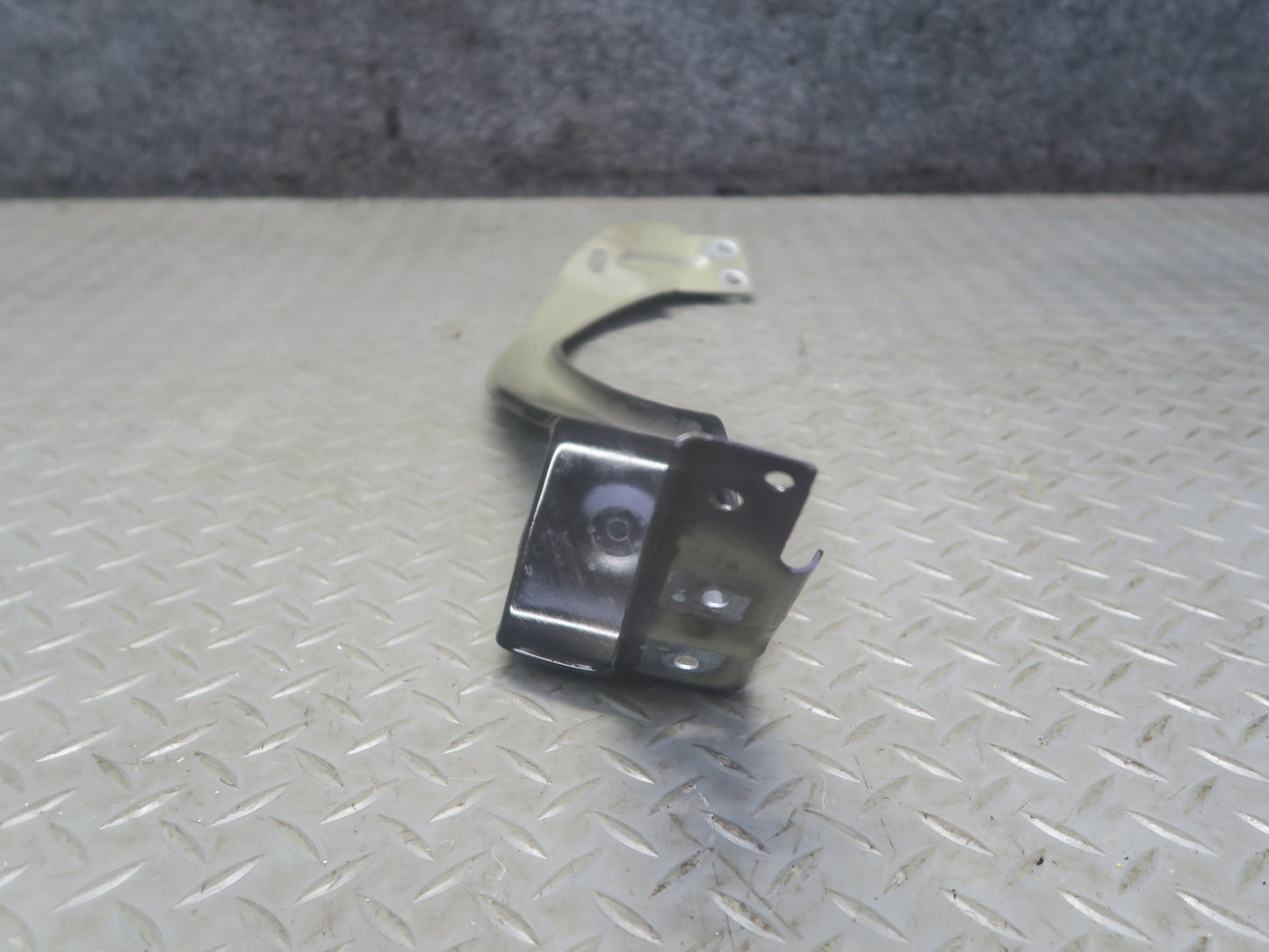 2012-2020 Mercedes R172 SLK SLC Front Left Headlight Lamp Mount Support Bracket
