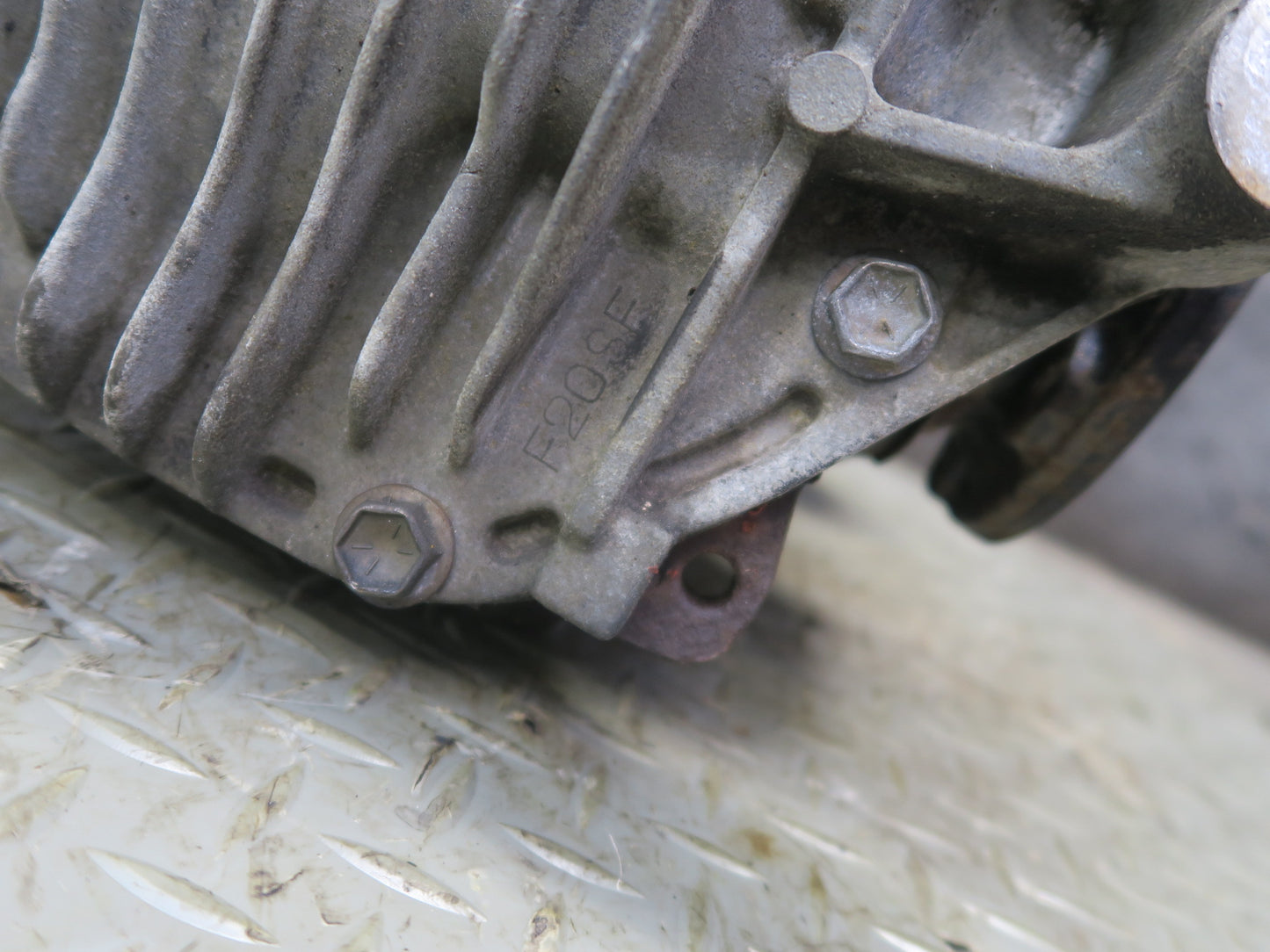 95-97 Toyota Celsior UCF20 Rear Differential Carrier 3.916 Ratio 116K Miles OEM
