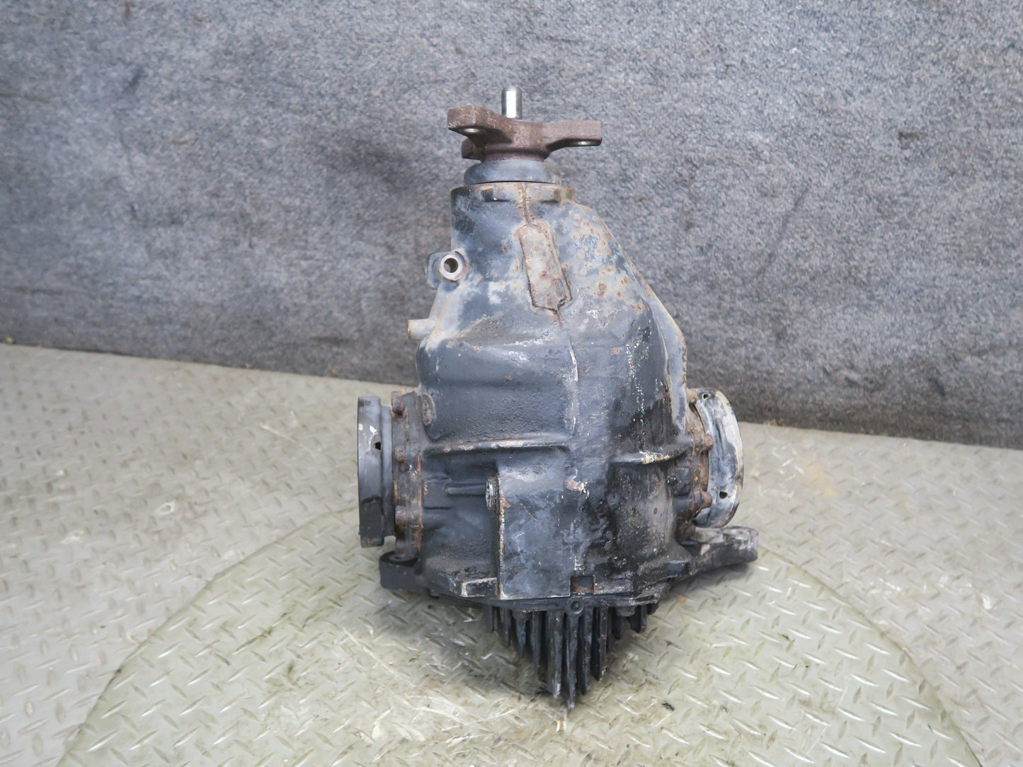 96-98 Mercedes R129 SL500 Rear Axle Differential Carrier 2.65 Ratio OEM