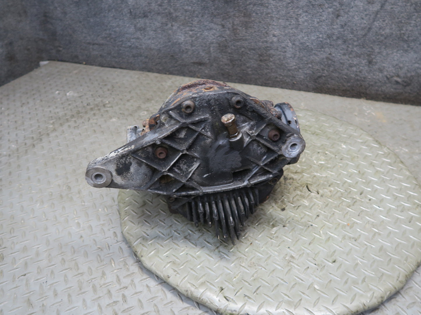 96-98 Mercedes R129 SL500 Rear Axle Differential Carrier 2.65 Ratio OEM