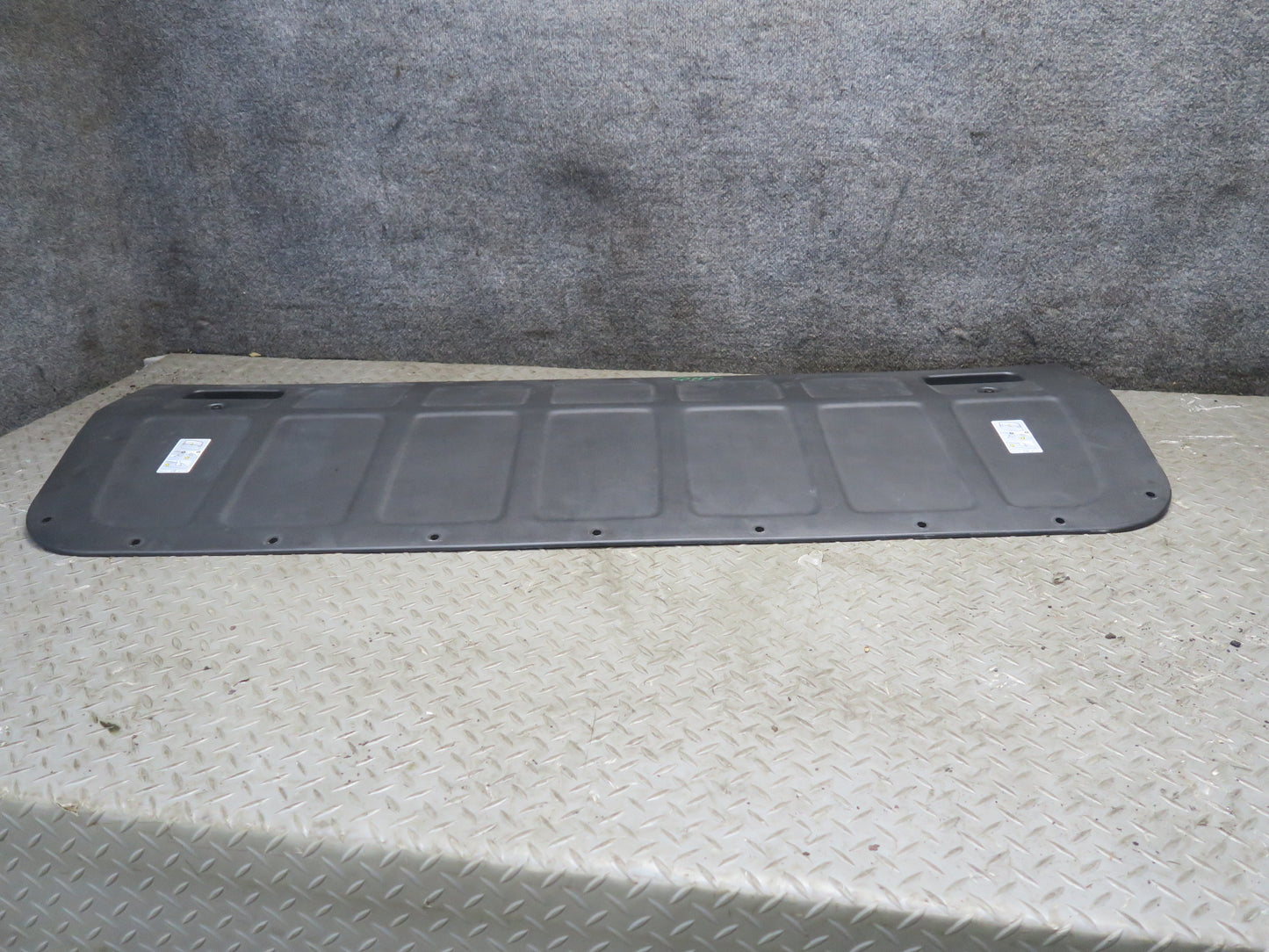 2005-2009 Hummer H2 SUT Rear MID Gate Center Decklid Panel