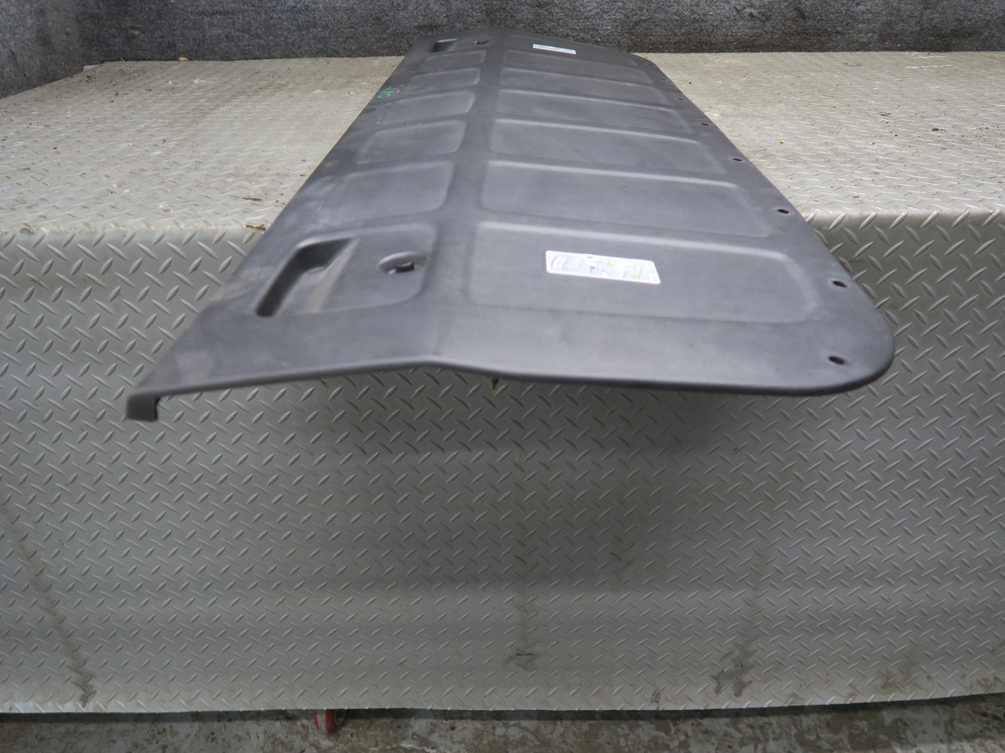 2005-2009 Hummer H2 SUT Rear MID Gate Center Decklid Panel